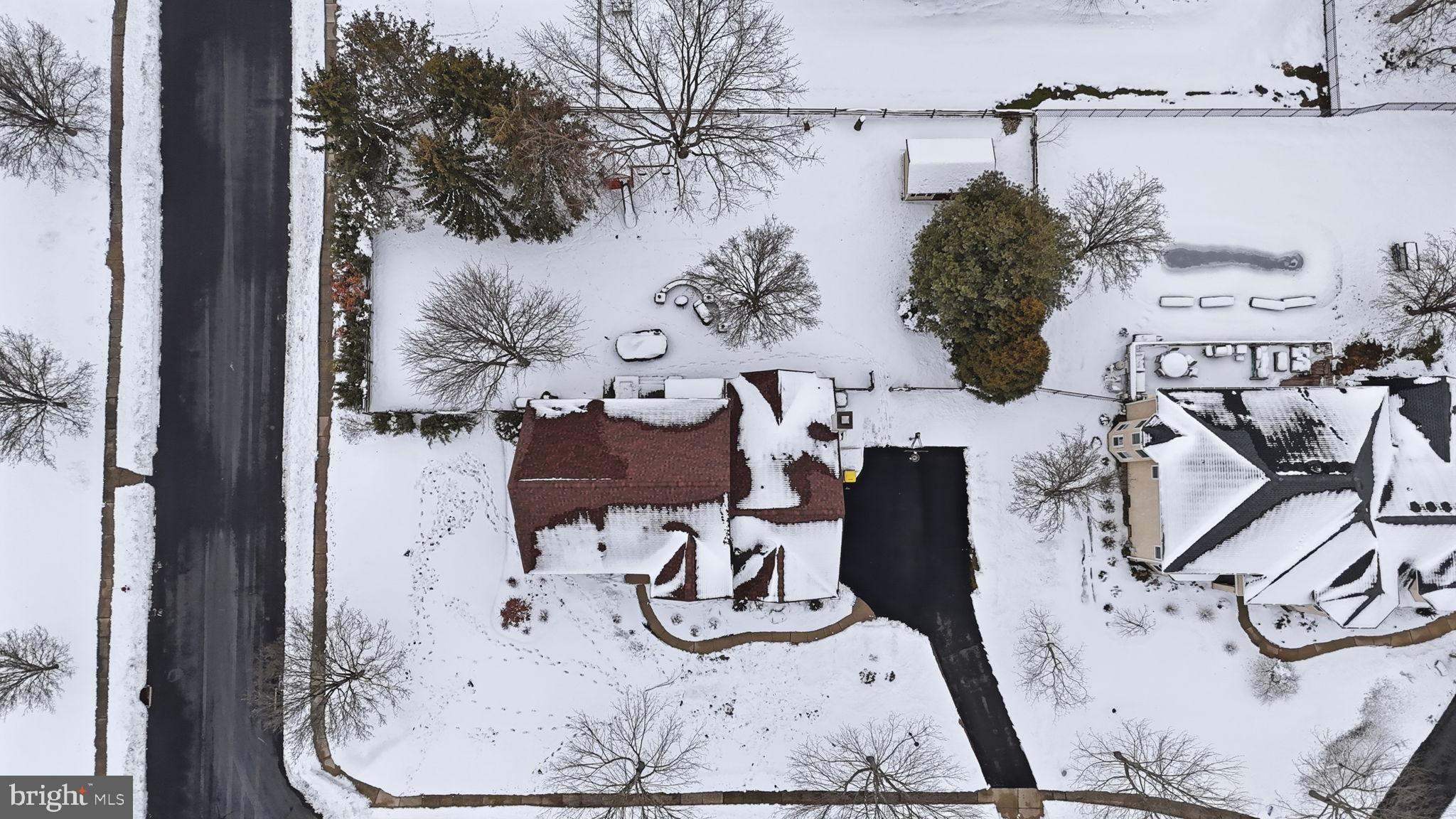 1329 EMERSON COURT