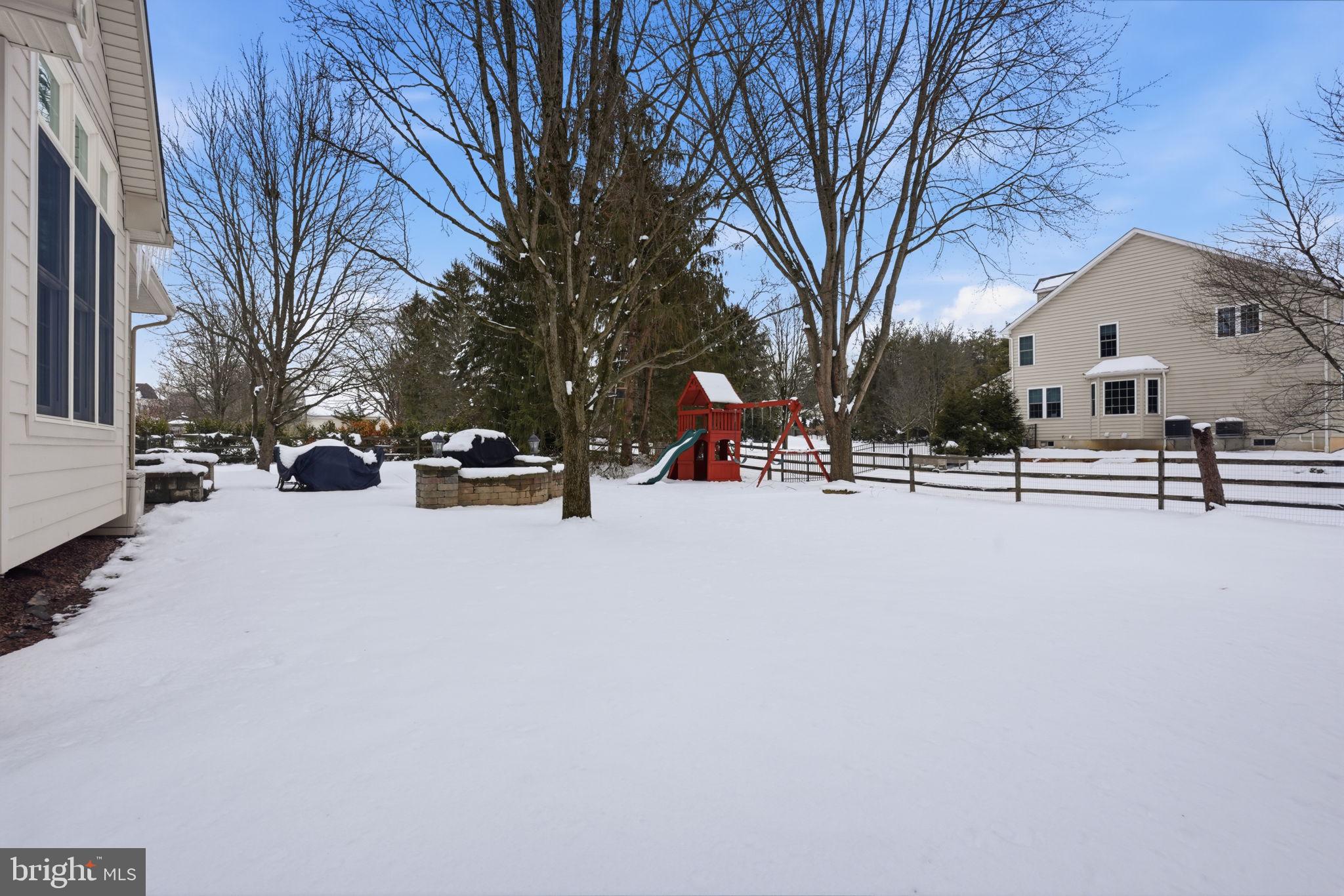 1329 EMERSON COURT