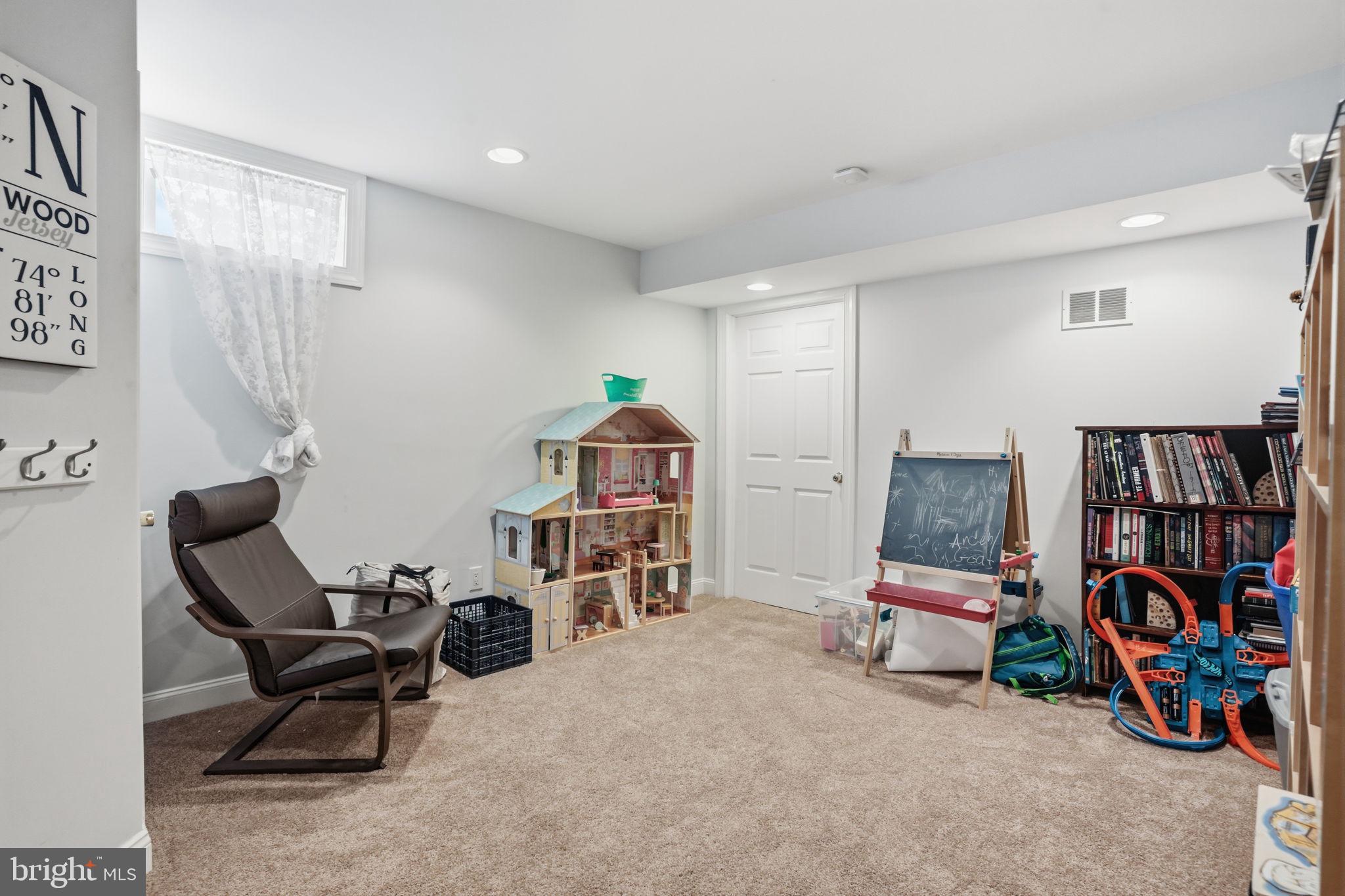 1329 EMERSON COURT