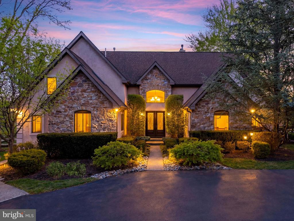 1006 FARM LANE