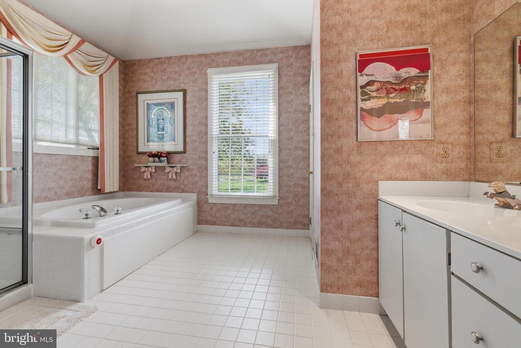 1112 ASHRIDGE COURT