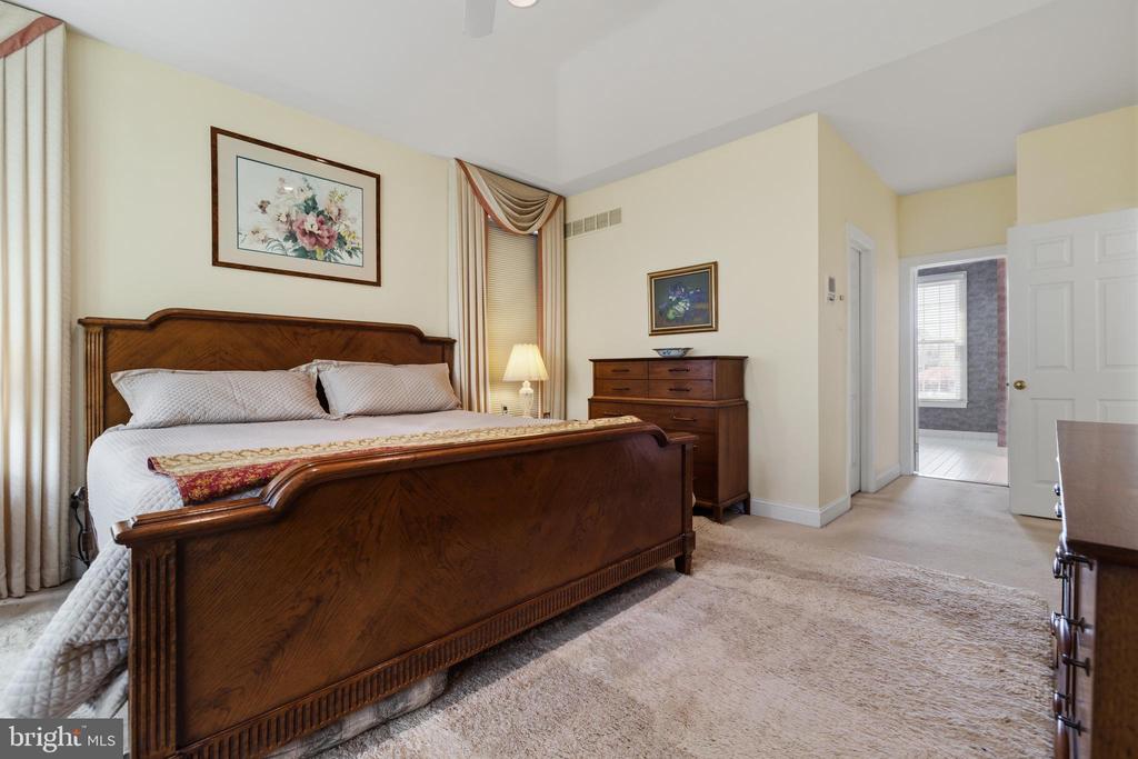 1112 ASHRIDGE COURT