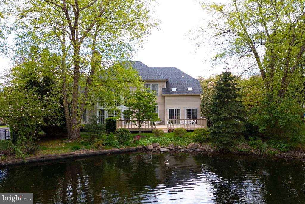 1112 ASHRIDGE COURT