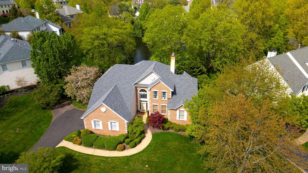 1112 ASHRIDGE COURT