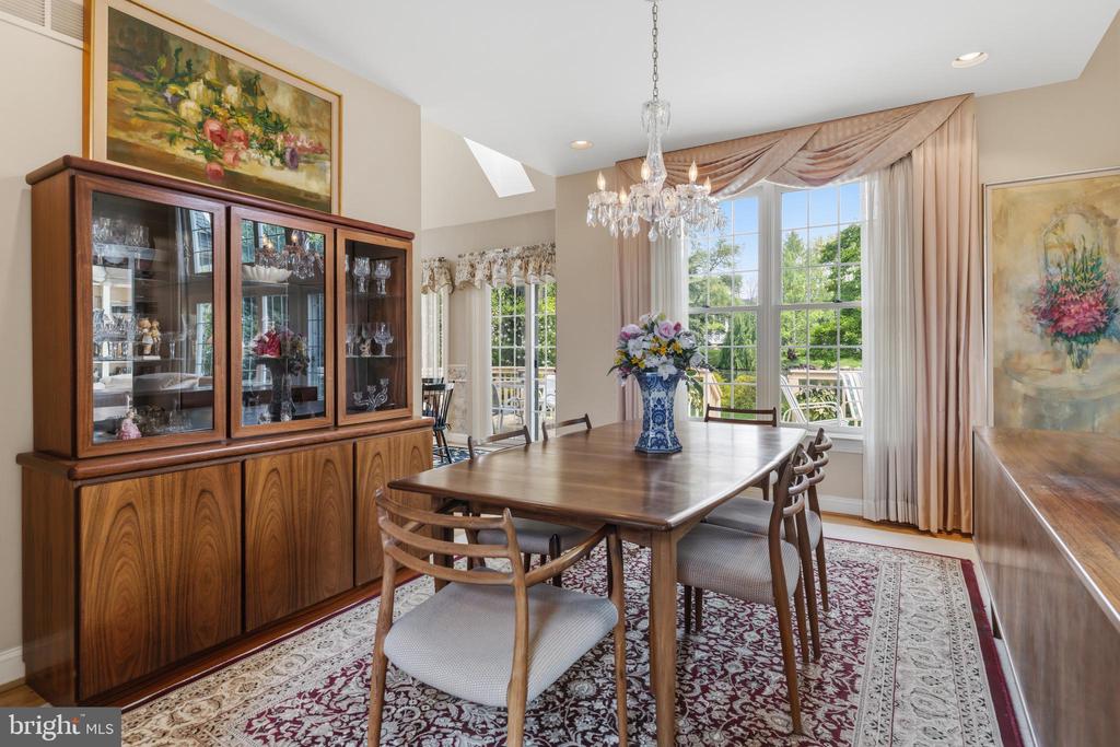 1112 ASHRIDGE COURT