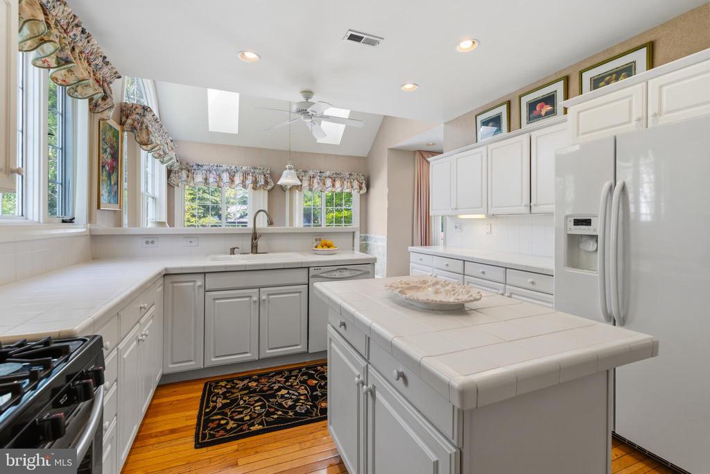 1112 ASHRIDGE COURT