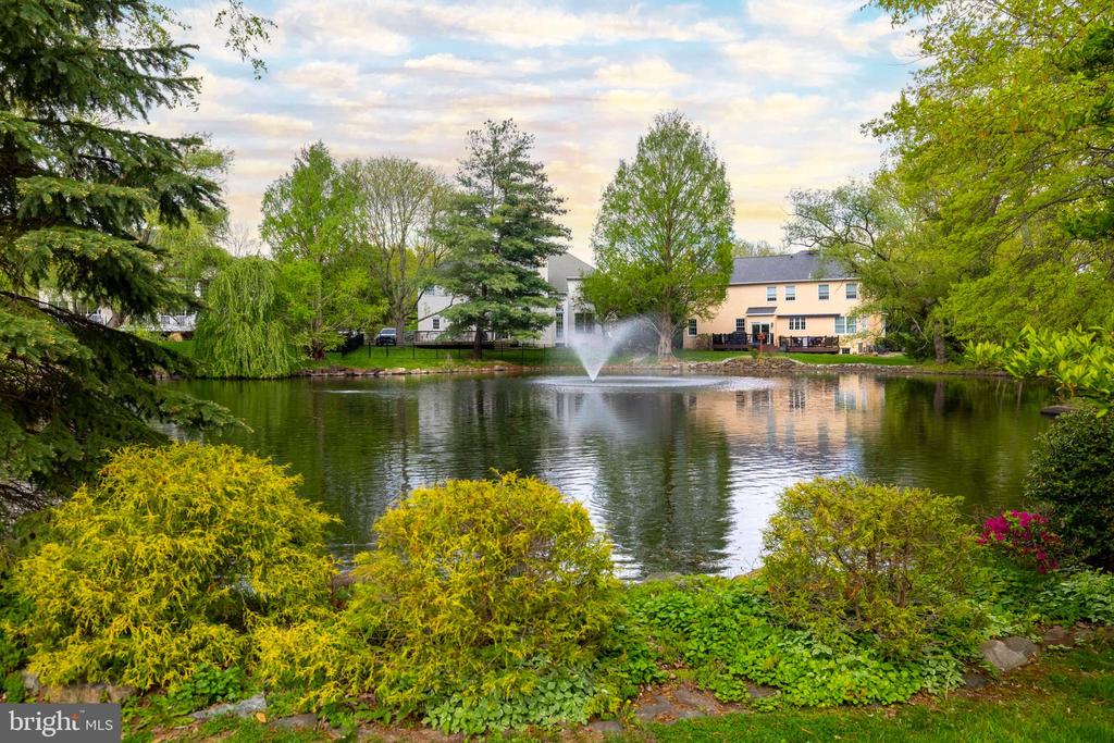 1112 ASHRIDGE COURT