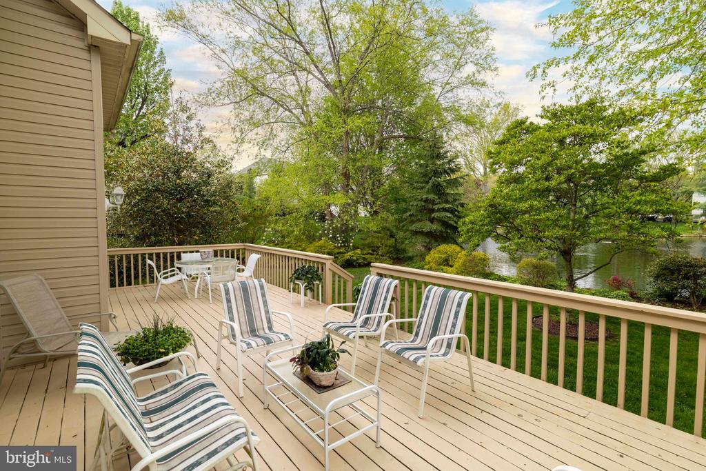 1112 ASHRIDGE COURT