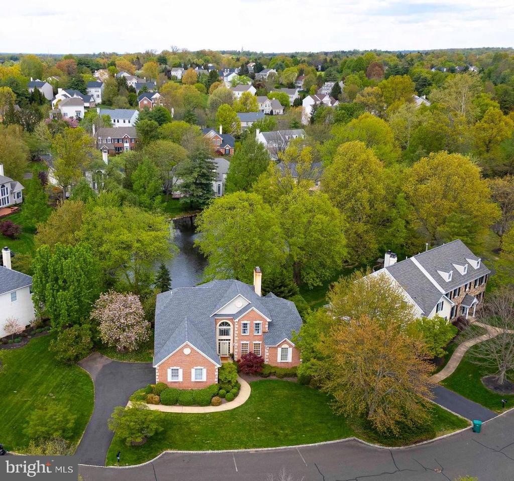 1112 ASHRIDGE COURT