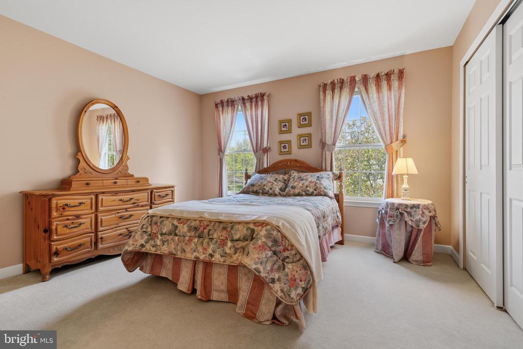 1112 ASHRIDGE COURT