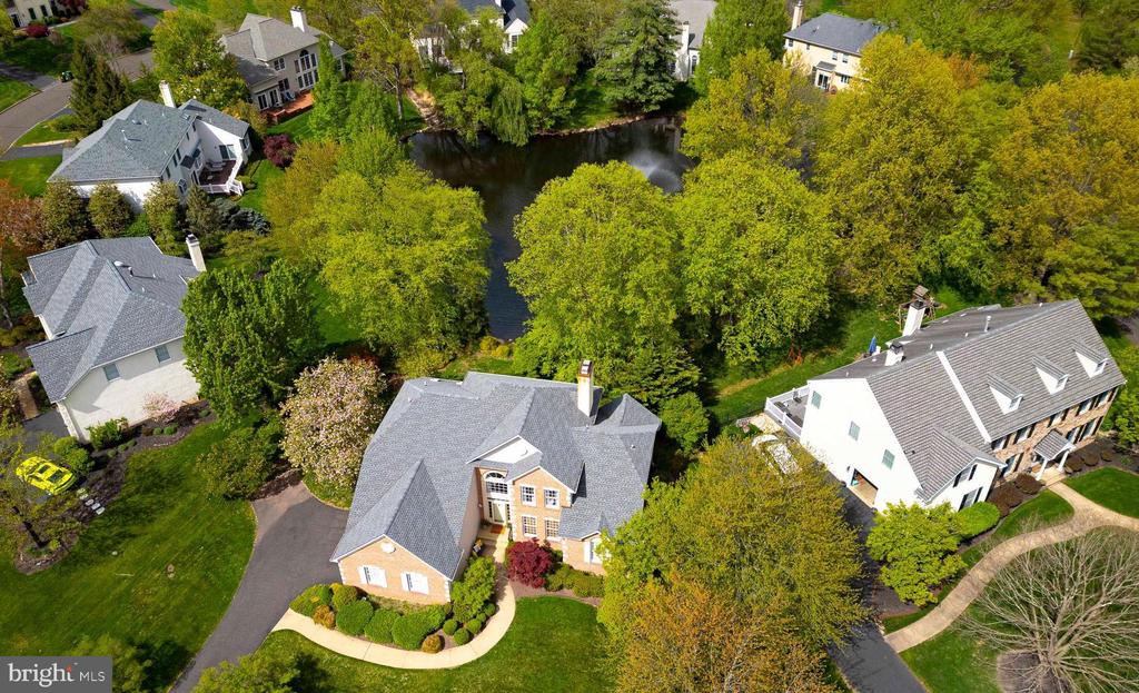 1112 ASHRIDGE COURT