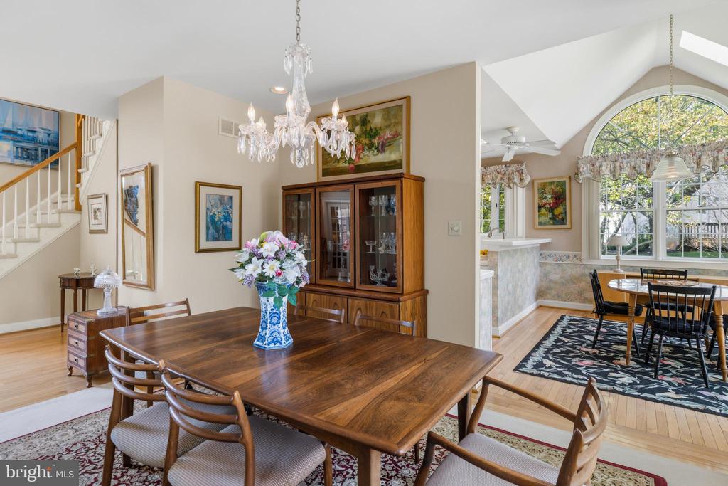 1112 ASHRIDGE COURT