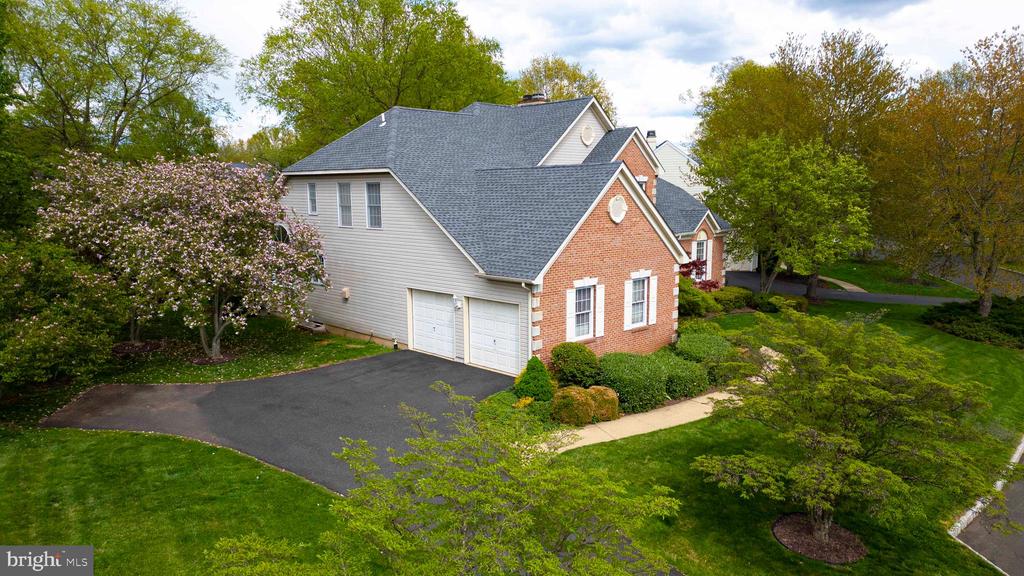 1112 ASHRIDGE COURT