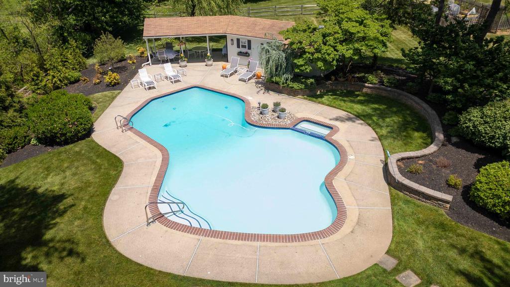 114 ROSEWOOD DRIVE