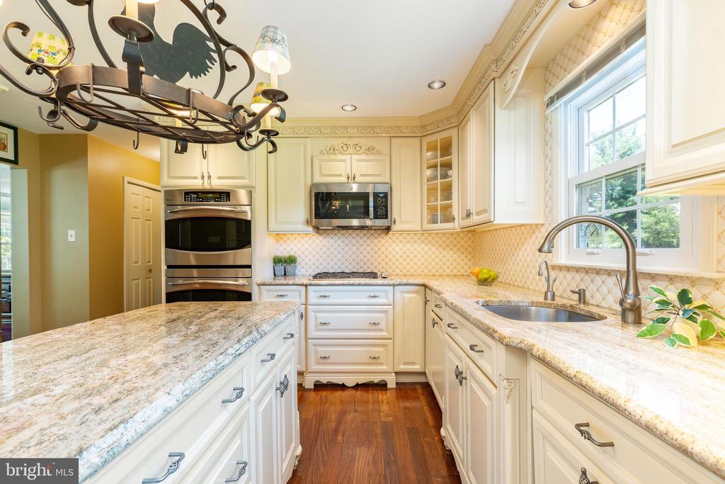 1321 TANGLEWOOD DRIVE