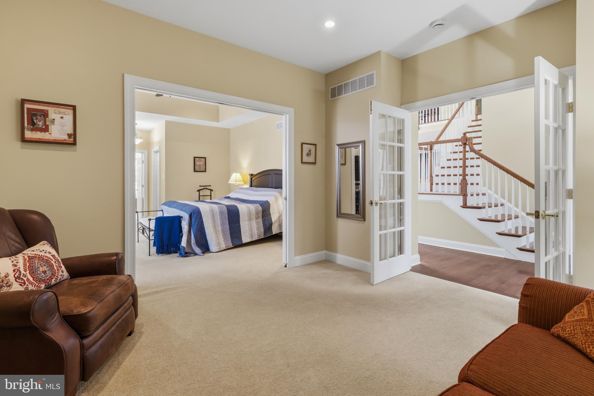 6 SHEPHERDS WAY