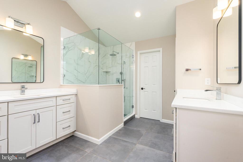 1060 TINTERN DRIVE