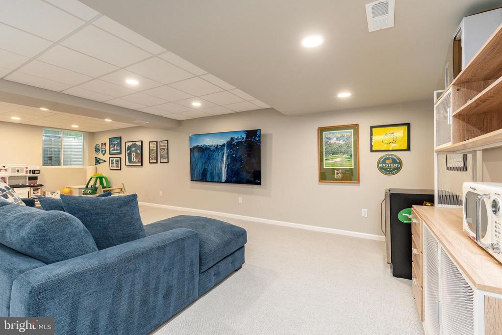 1060 TINTERN DRIVE