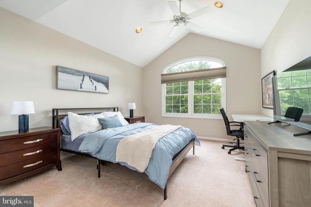 1060 TINTERN DRIVE