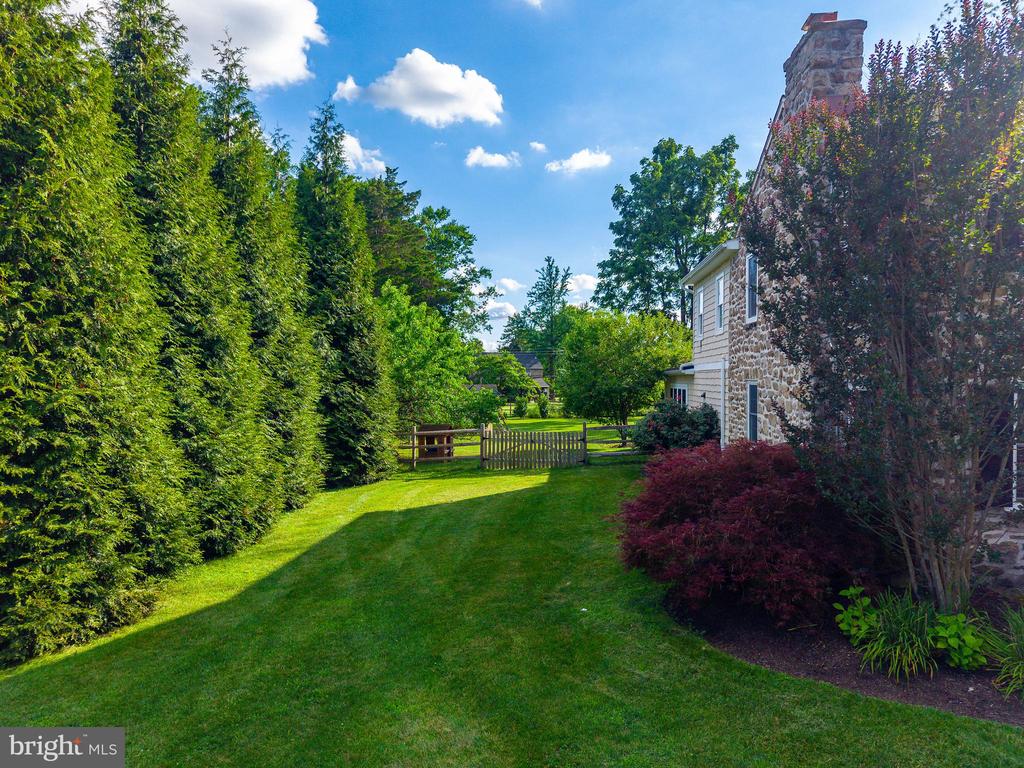 12 MEADE ROAD