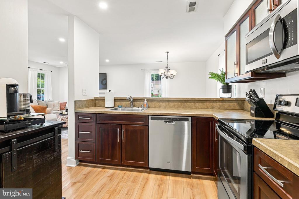 8 WOODBINE COURT