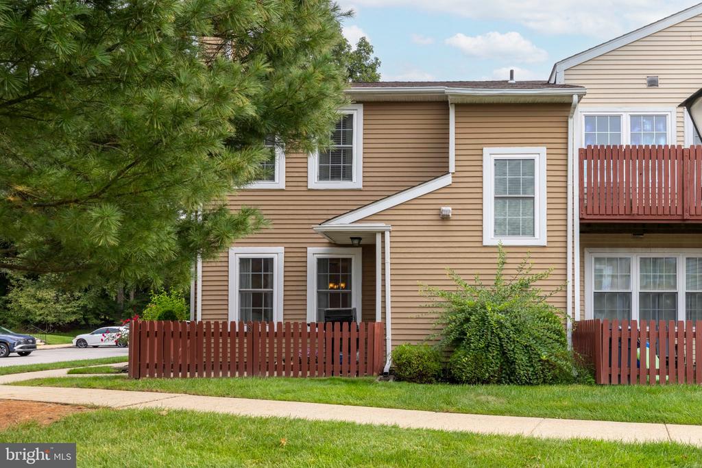 8 WOODBINE COURT