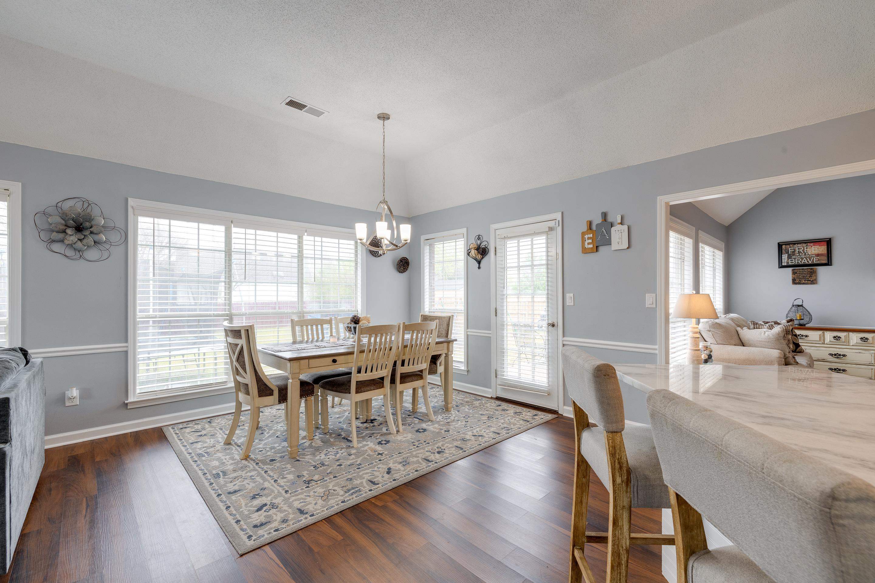 3894 PEACHTREE LN