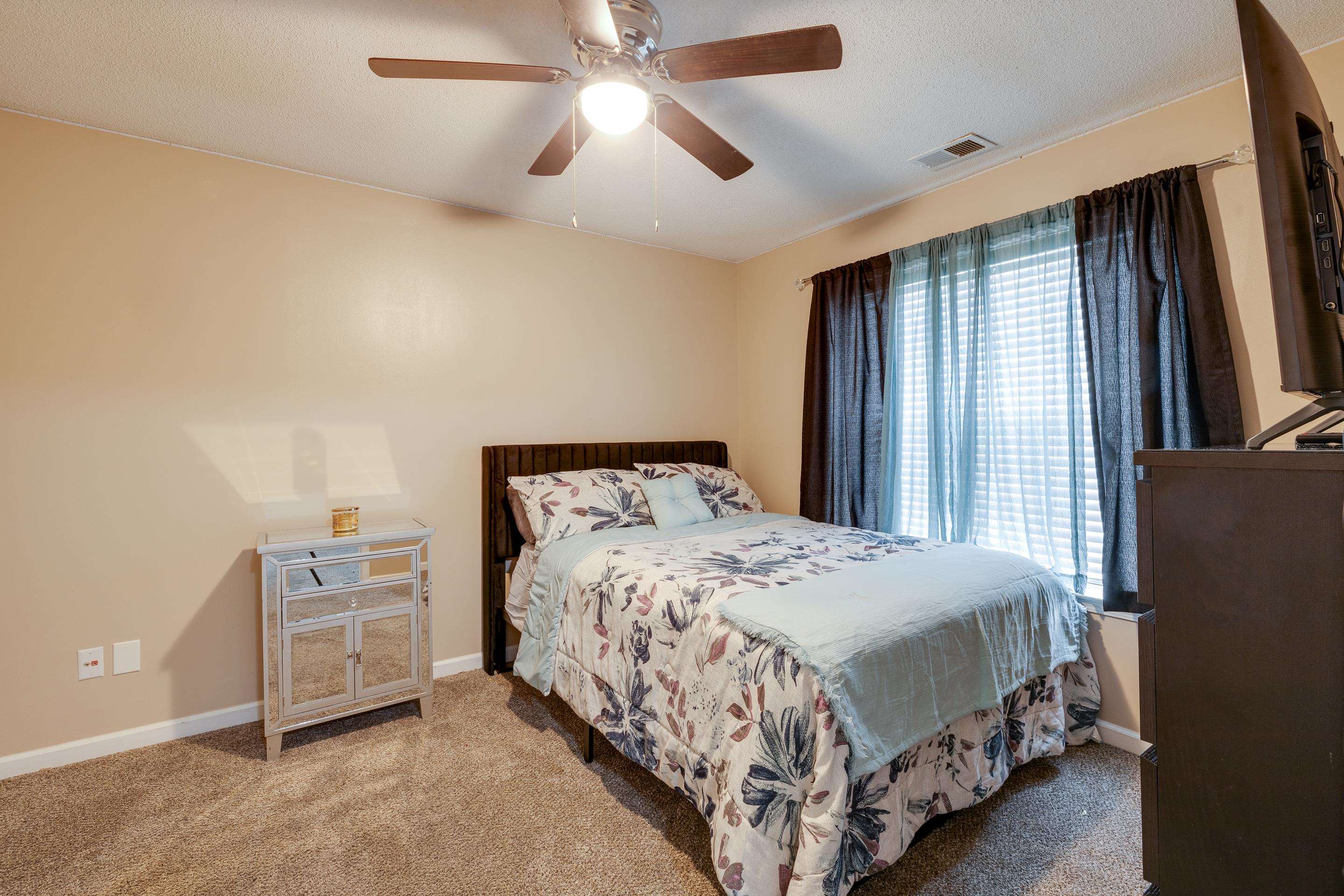 3894 PEACHTREE LN