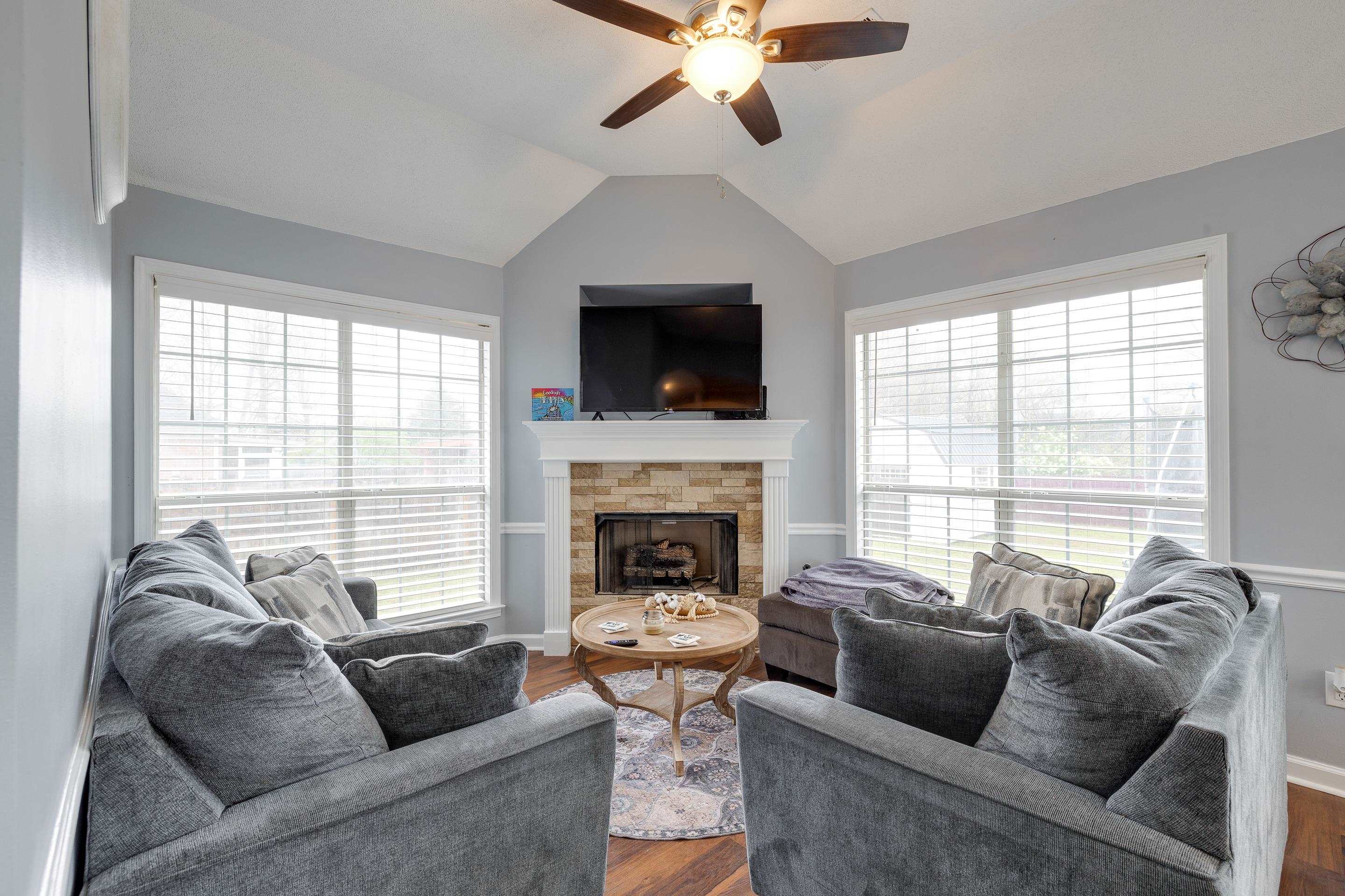 3894 PEACHTREE LN