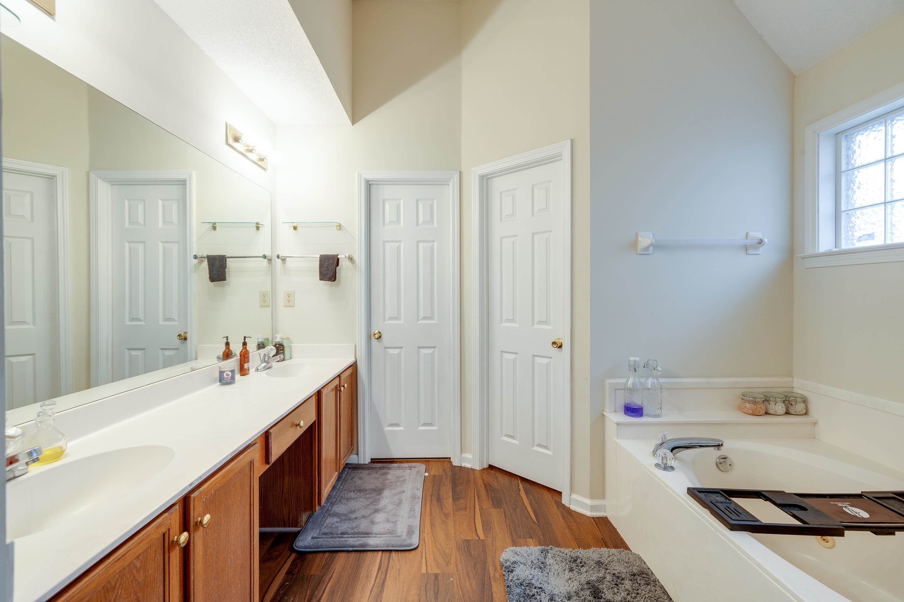 3894 PEACHTREE LN