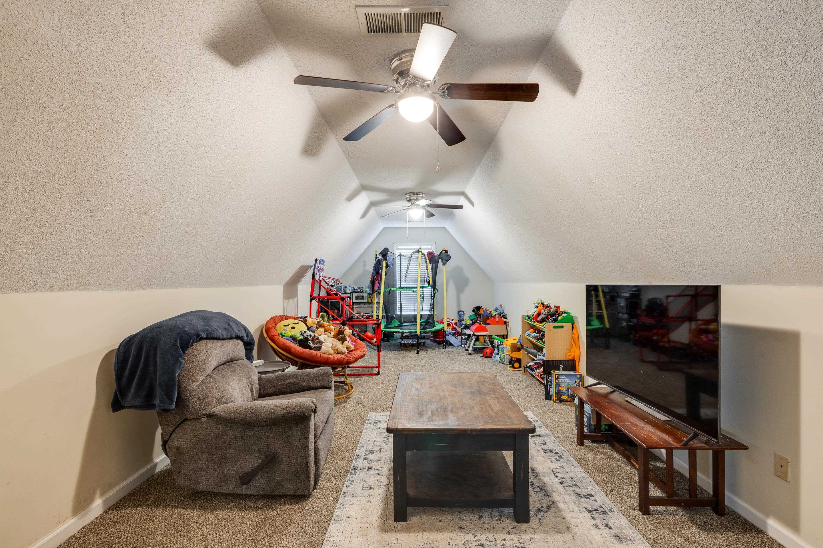 3894 PEACHTREE LN
