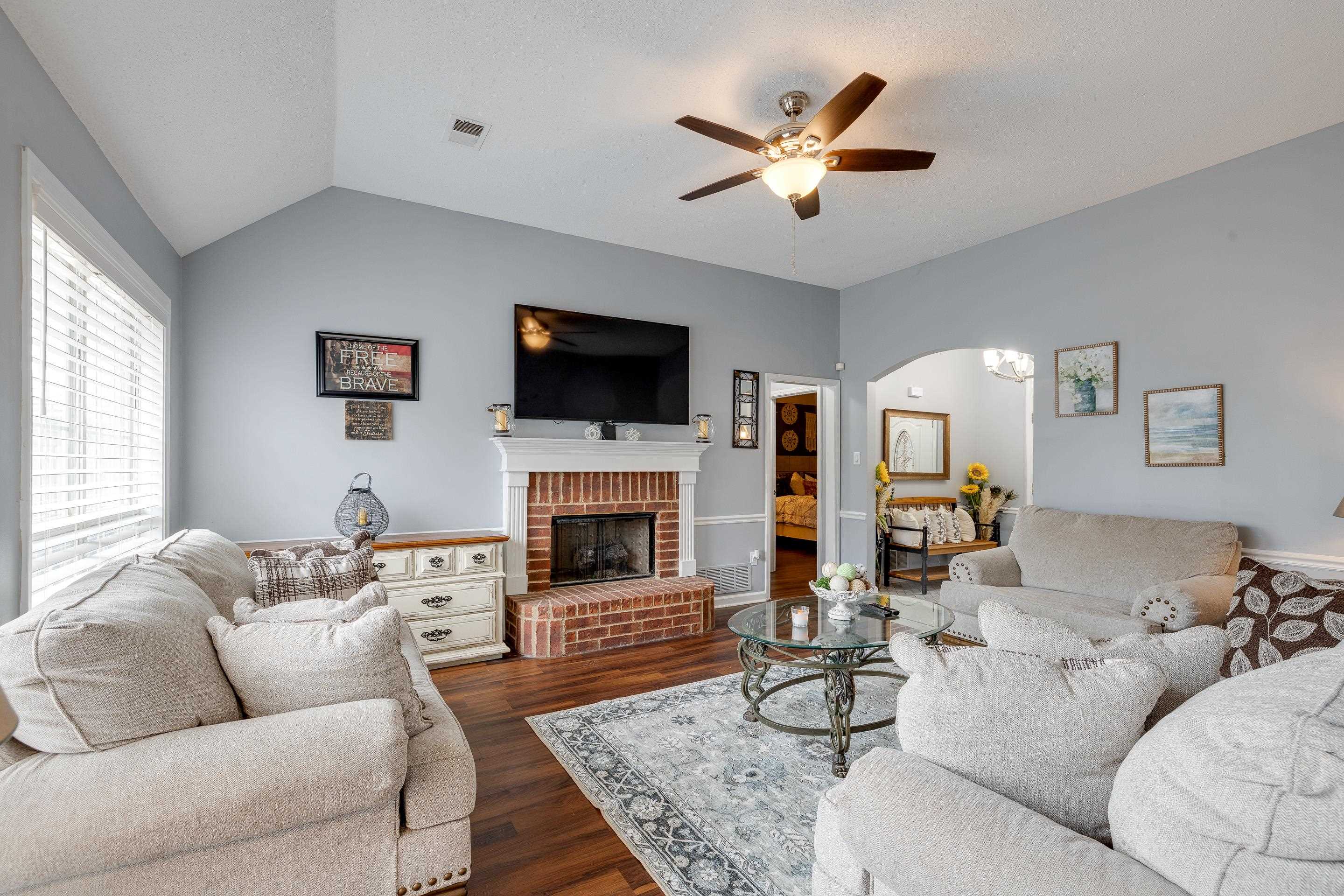 3894 PEACHTREE LN