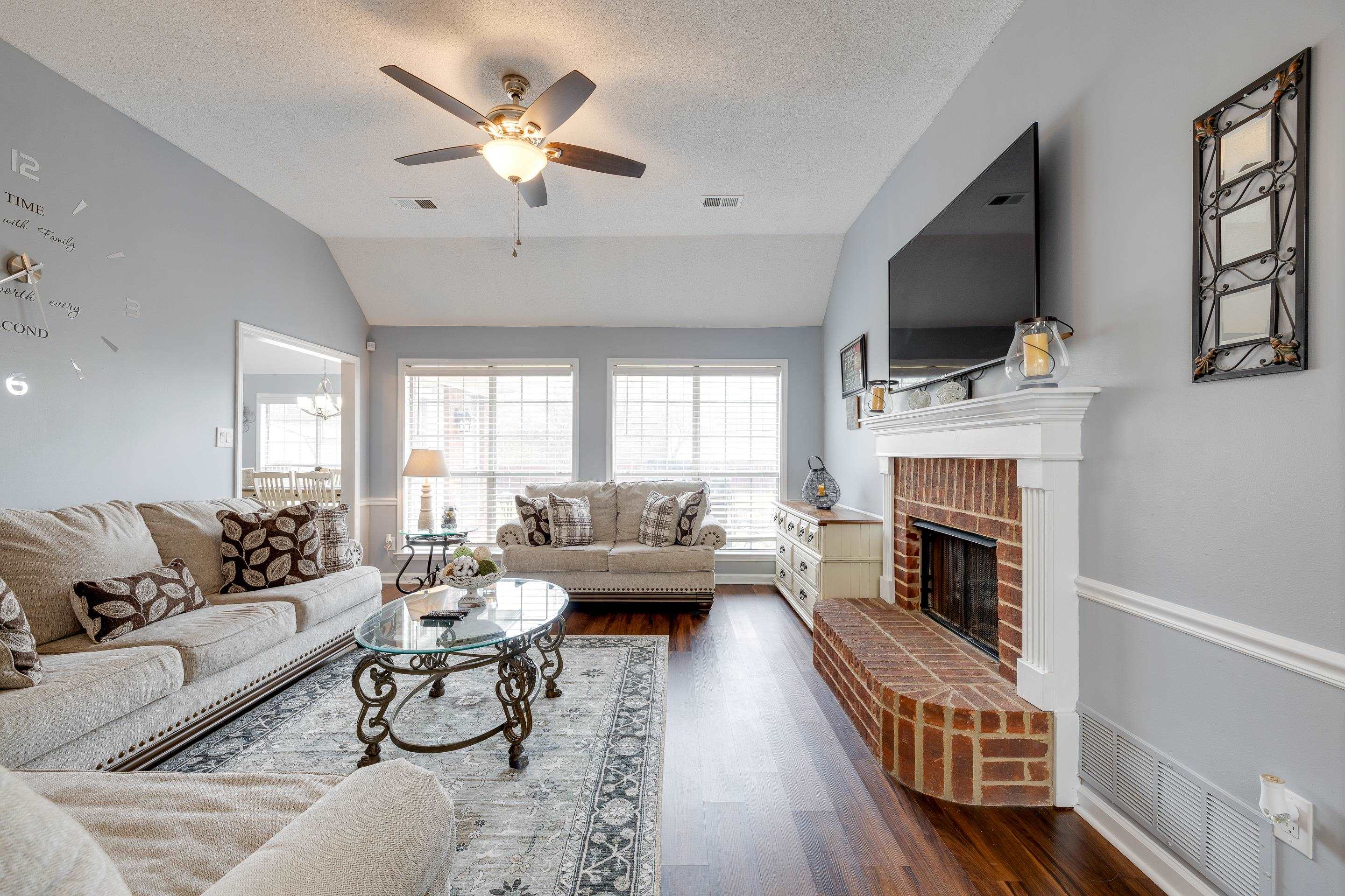 3894 PEACHTREE LN