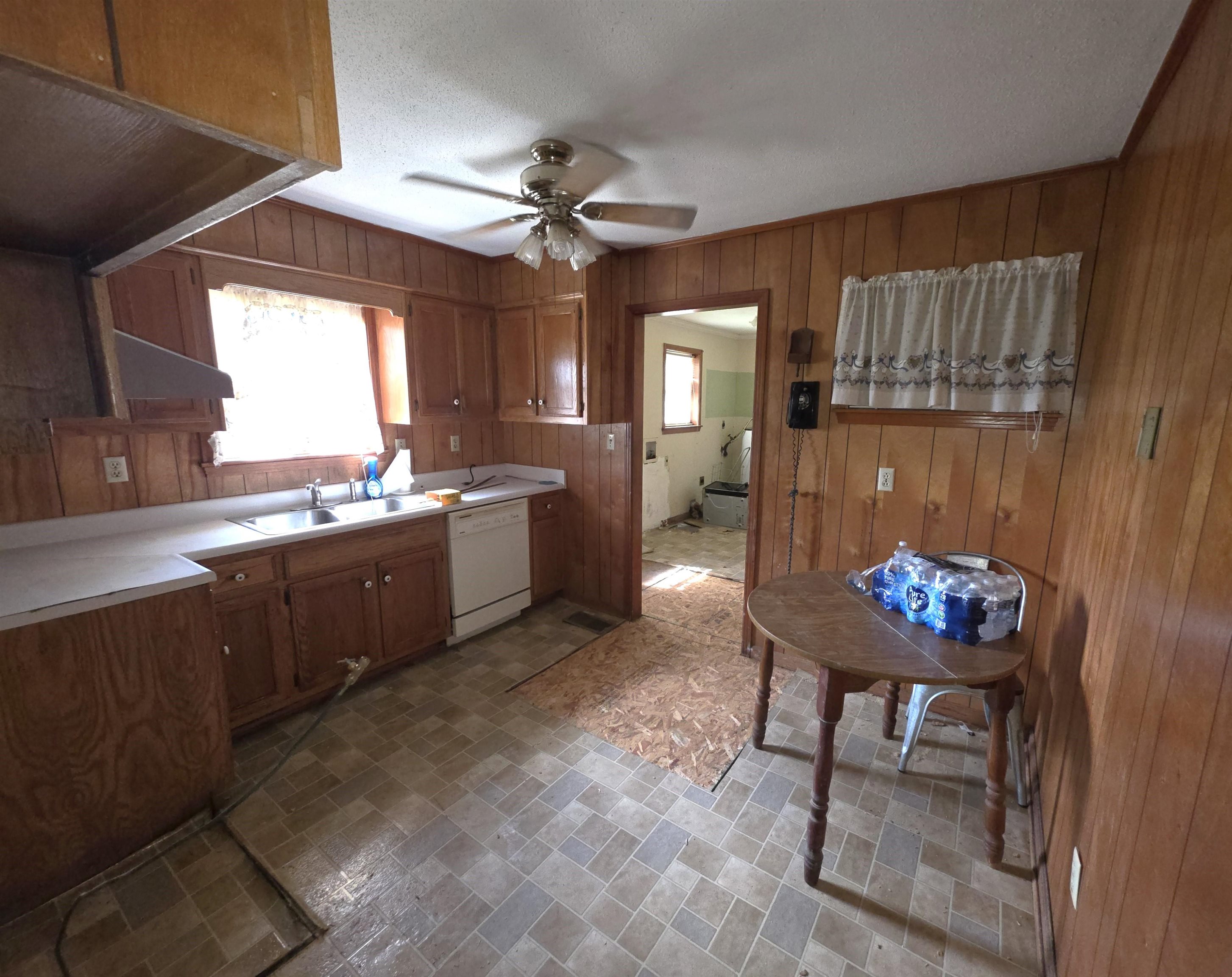 1669 RUSSELL BOND RD