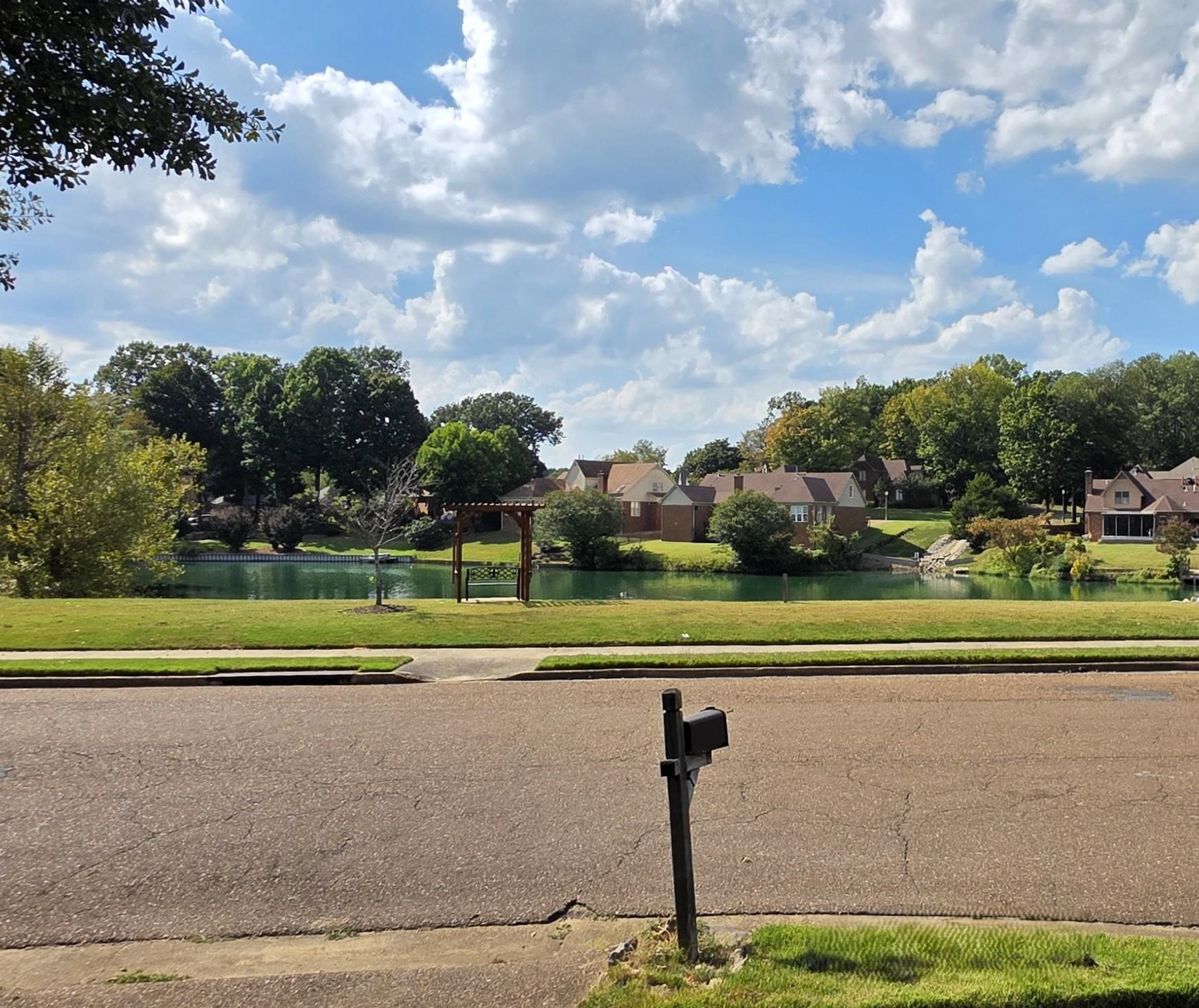 2438 LAKE EDGE DR