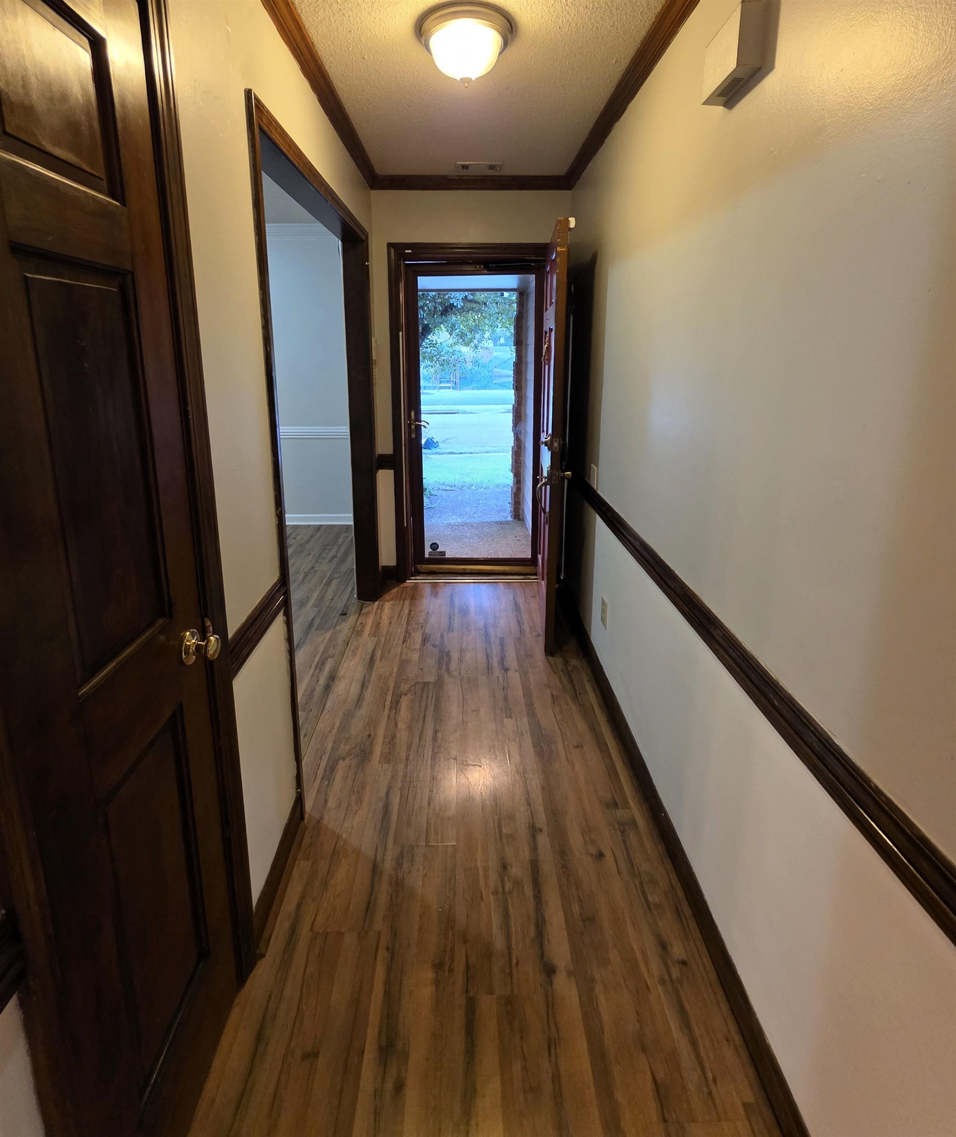 2438 LAKE EDGE DR