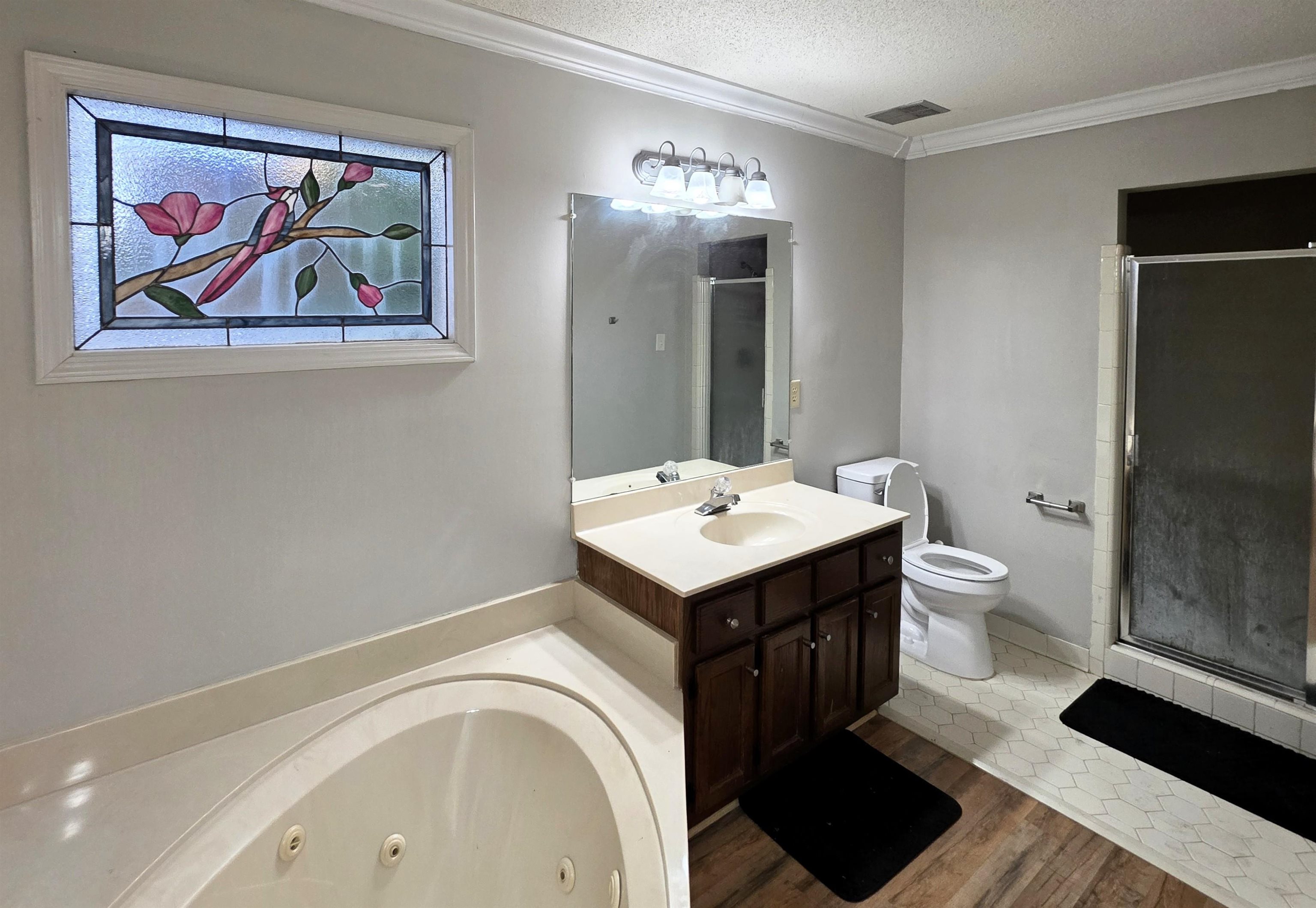2438 LAKE EDGE DR
