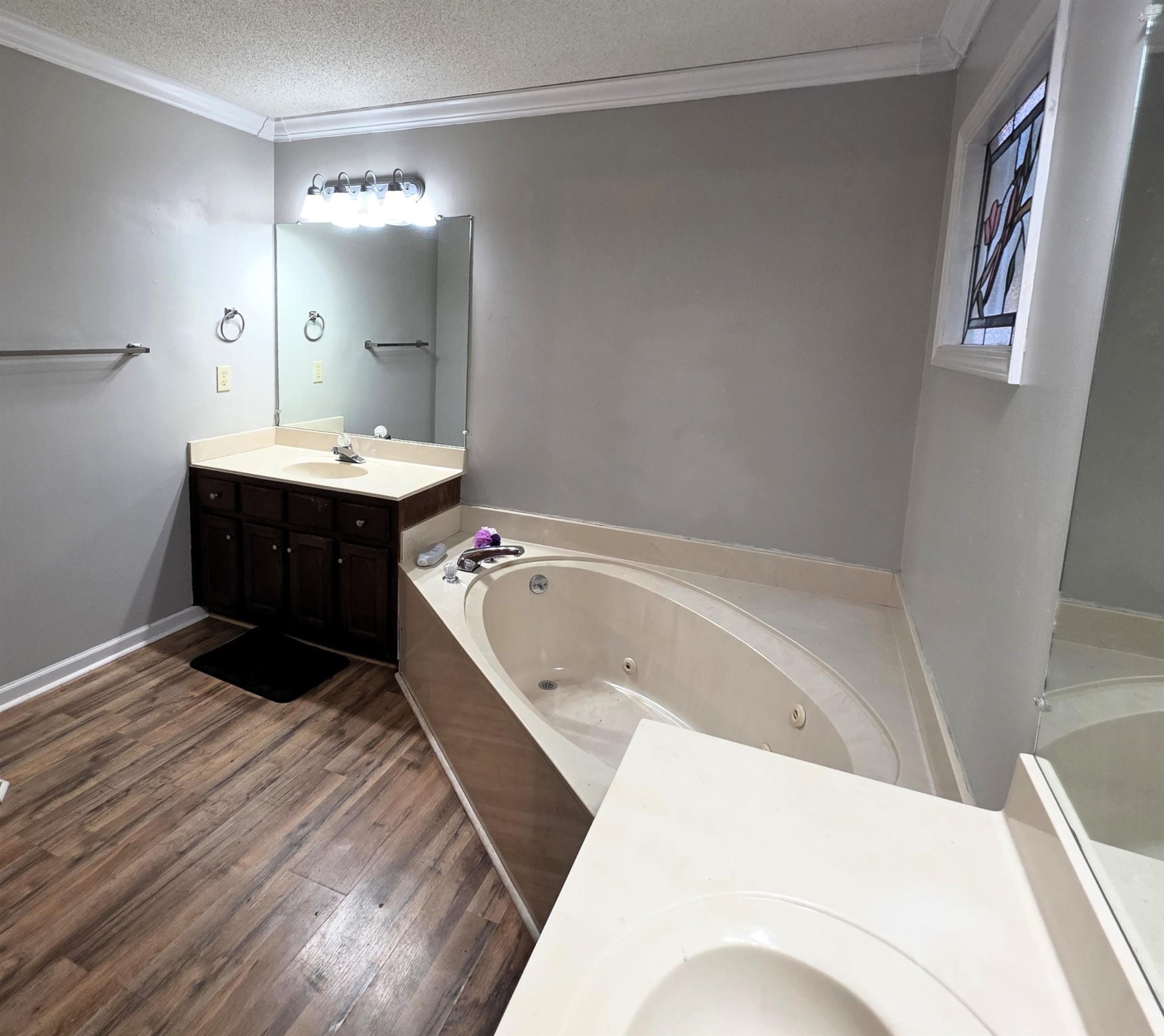 2438 LAKE EDGE DR
