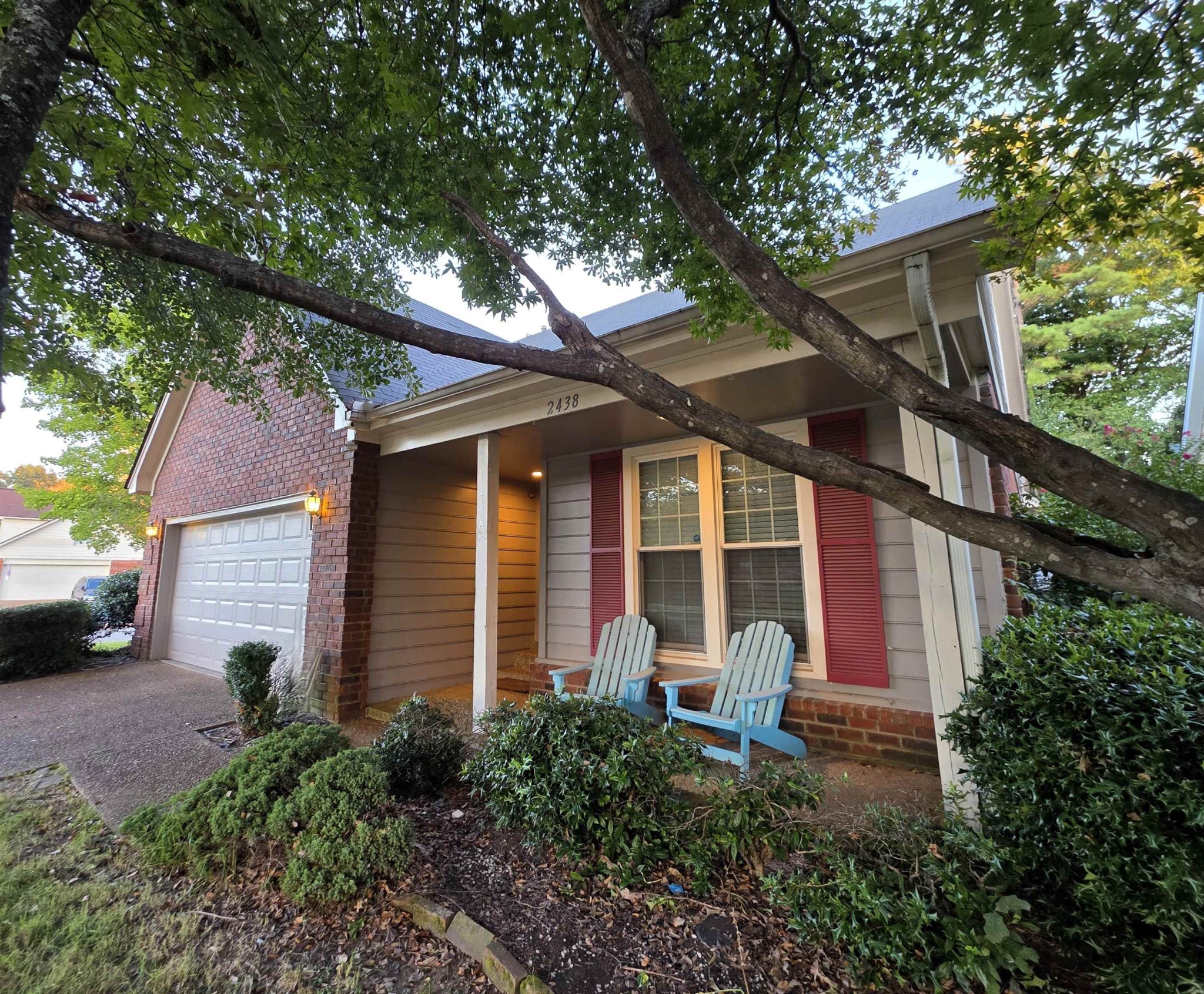 2438 LAKE EDGE DR