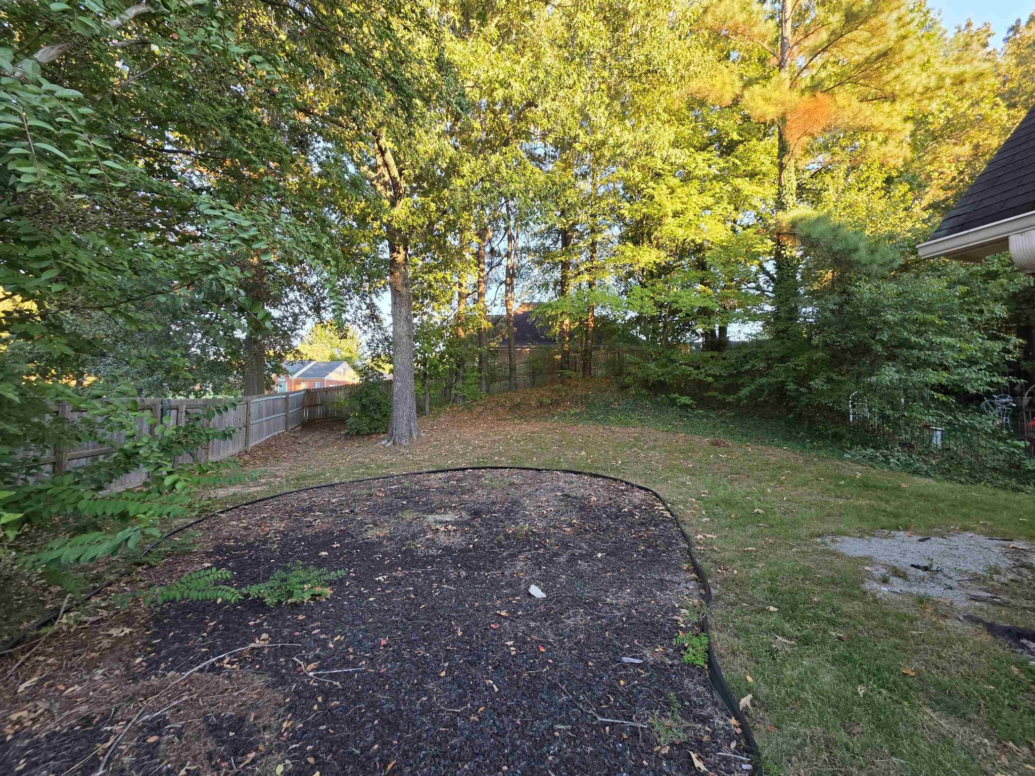 2438 LAKE EDGE DR
