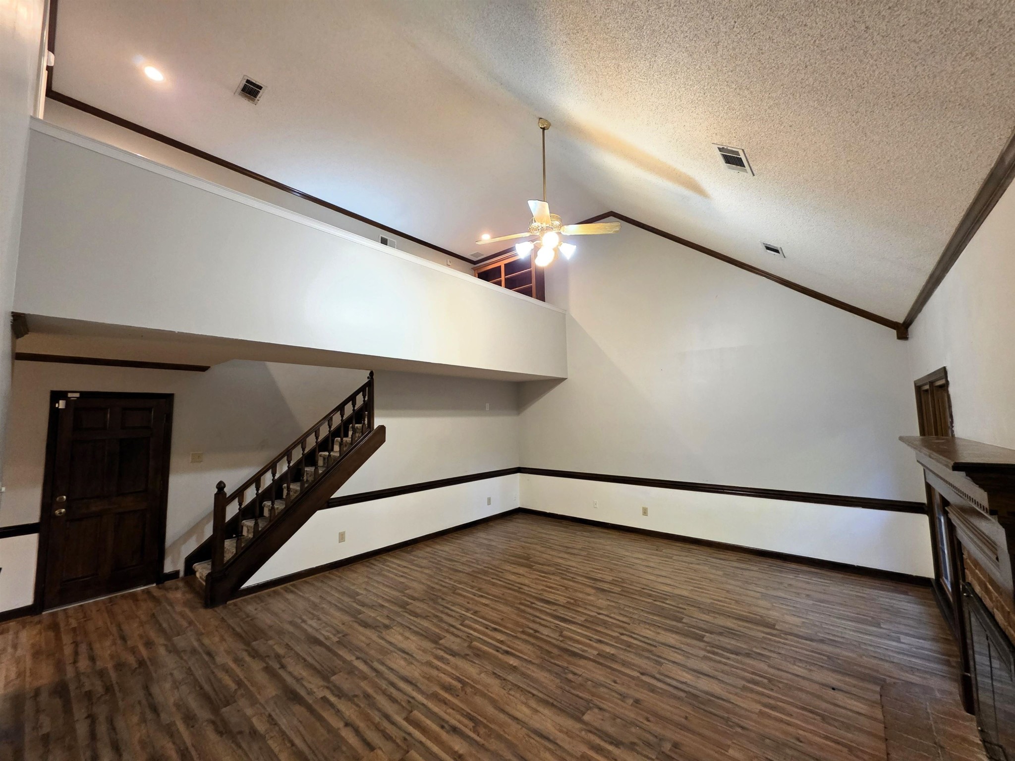 2438 LAKE EDGE DR