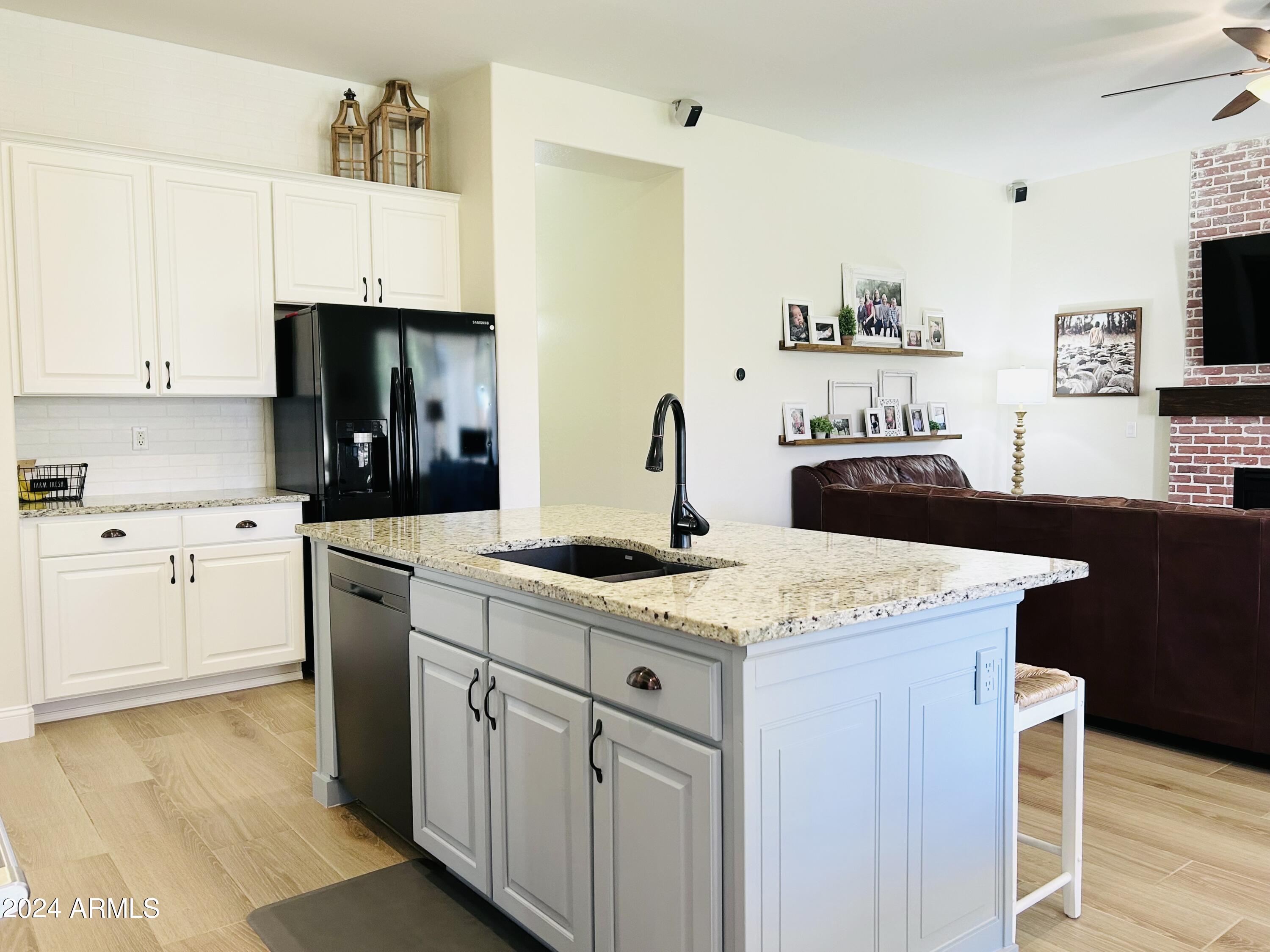 21125 E TWIN ACRES Drive