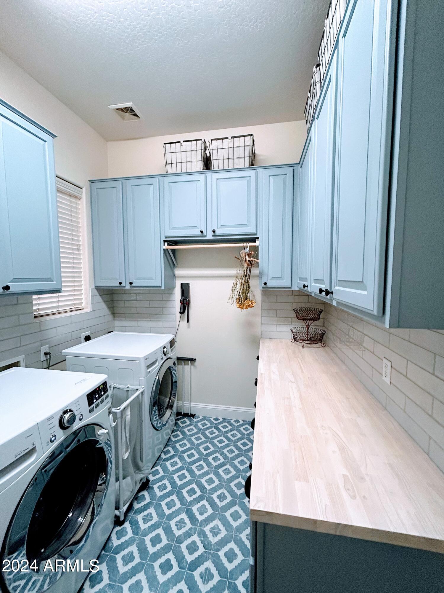 21125 E TWIN ACRES Drive