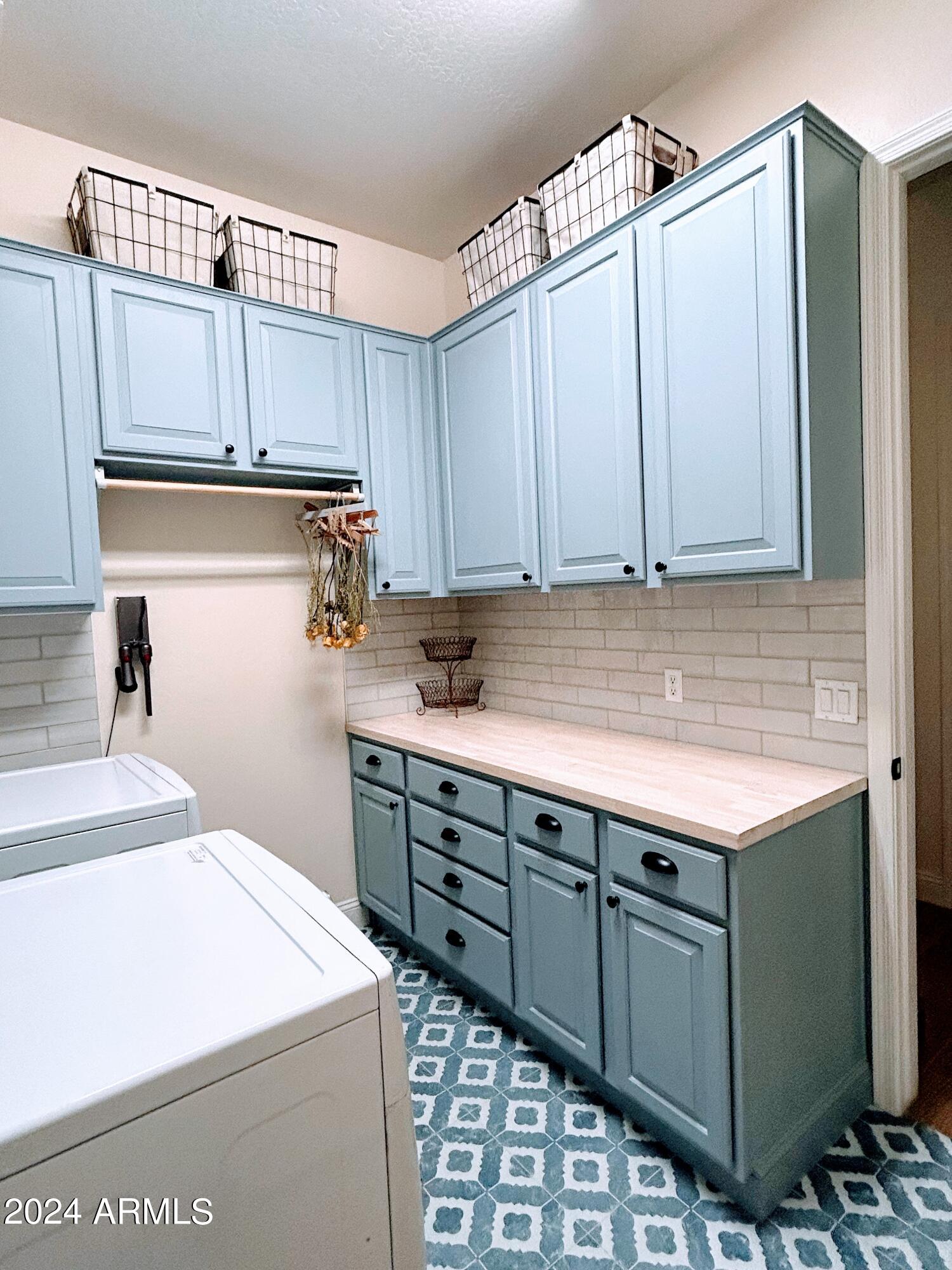 21125 E TWIN ACRES Drive