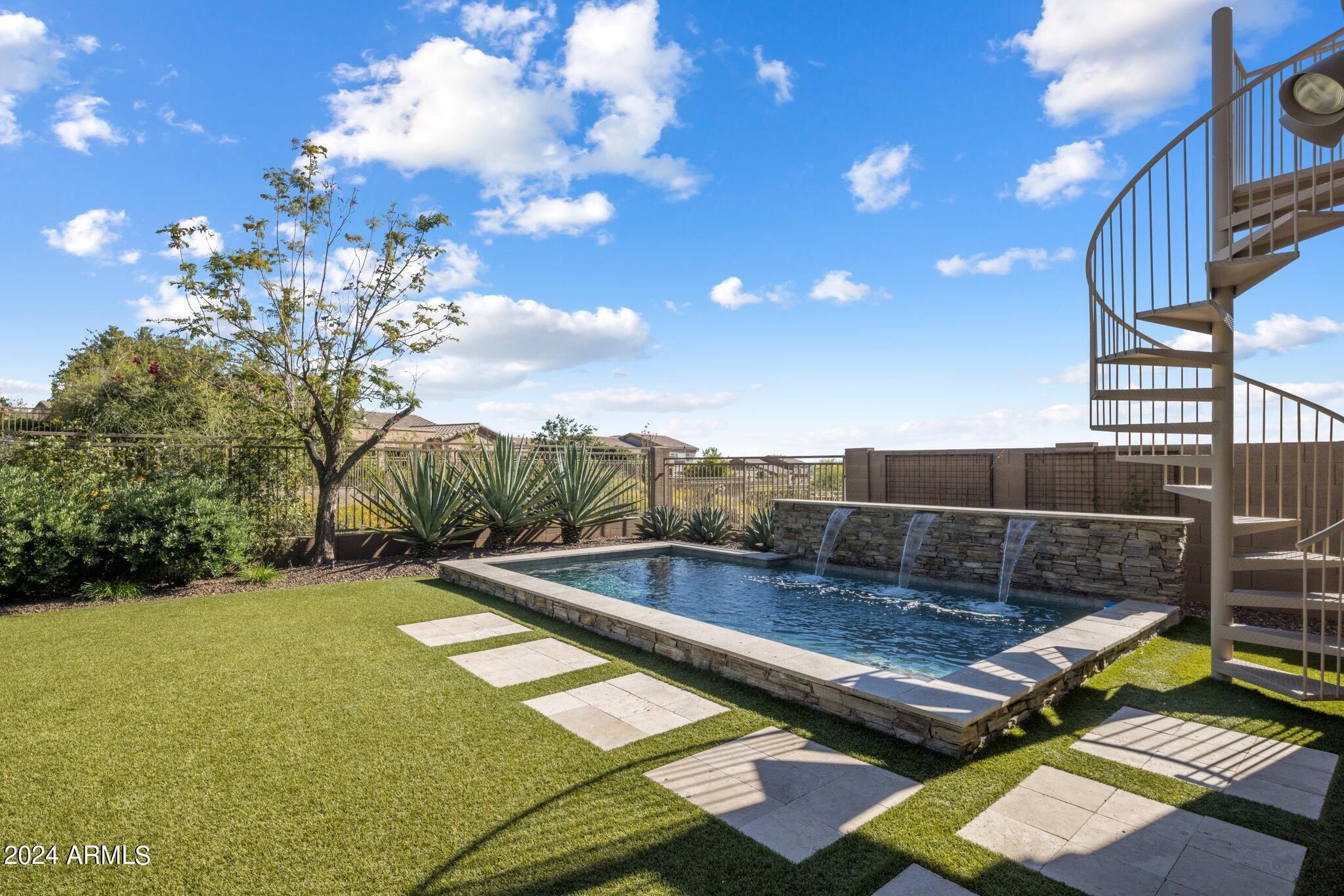 10841 E Gelding Drive