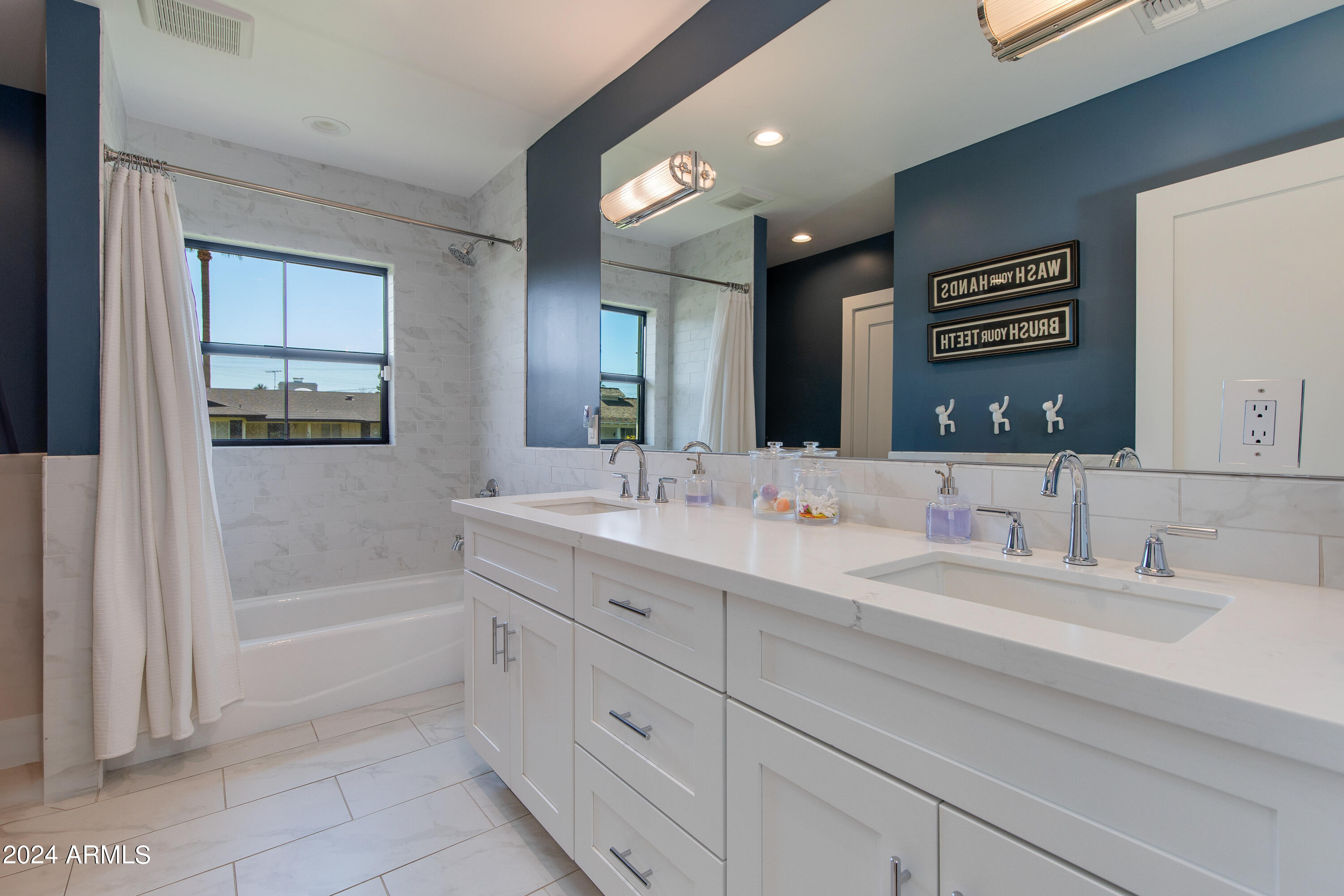 4548 E Calle Ventura