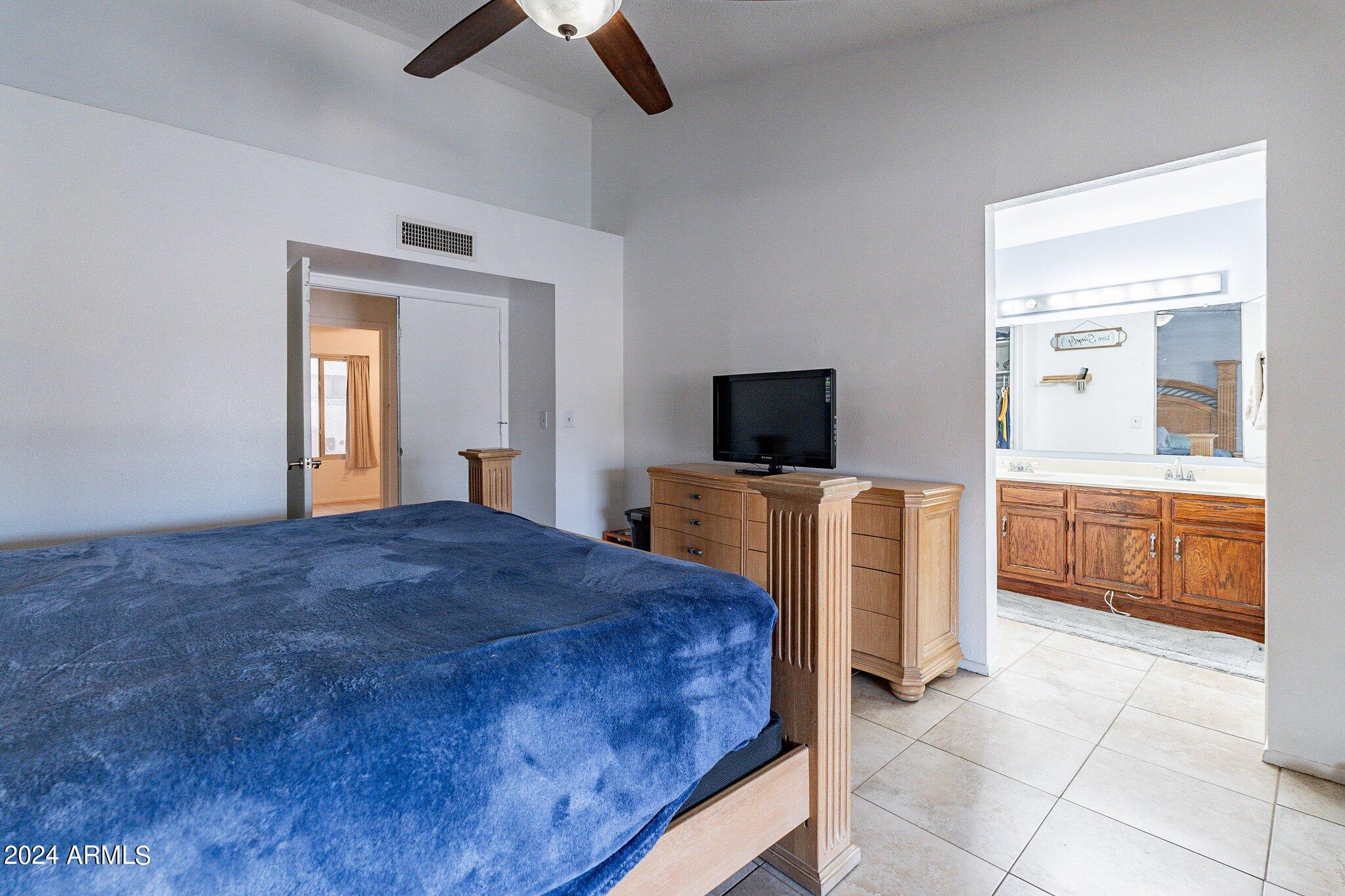 4001 W WOODRIDGE Drive
