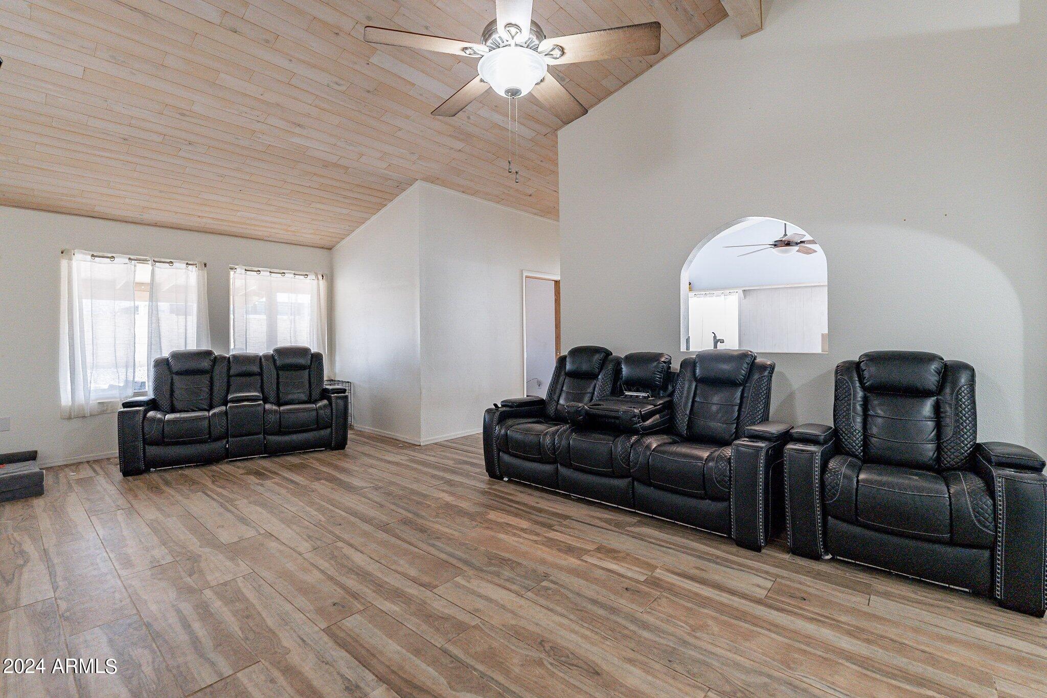 4001 W WOODRIDGE Drive