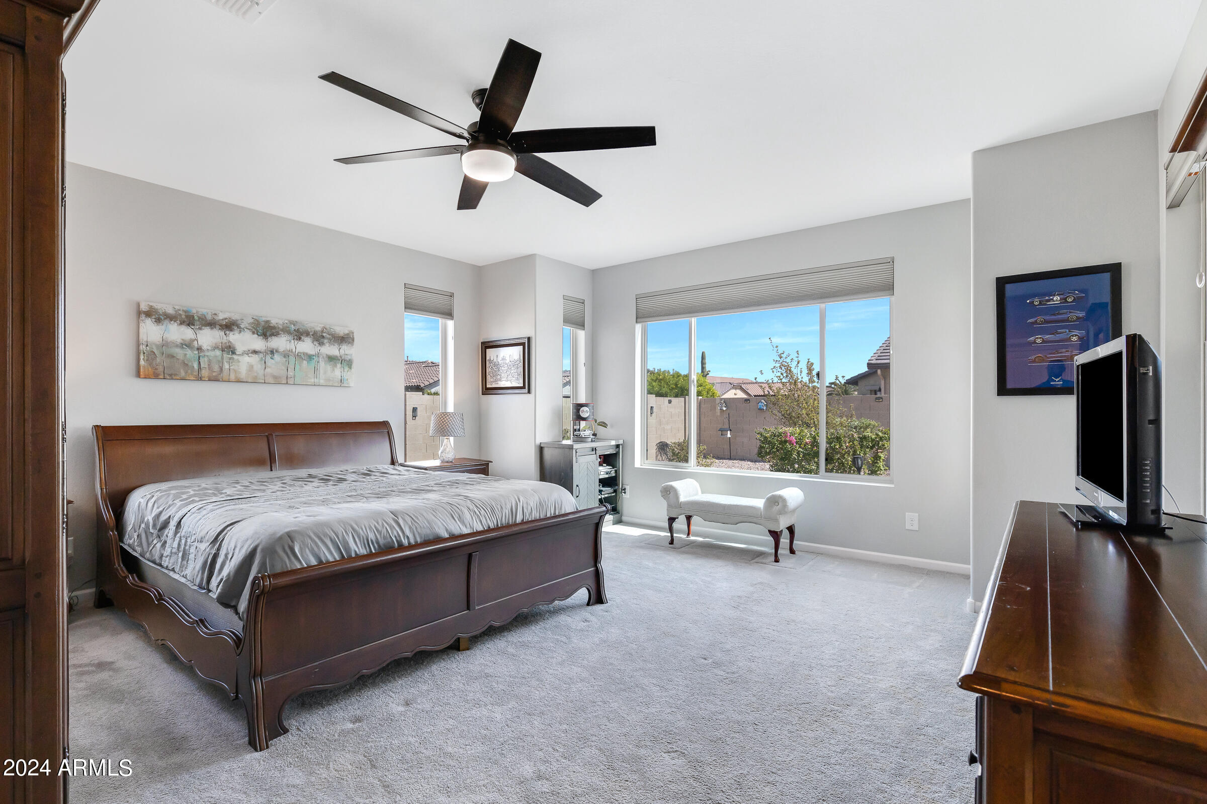 5277 N TONOPAH Drive