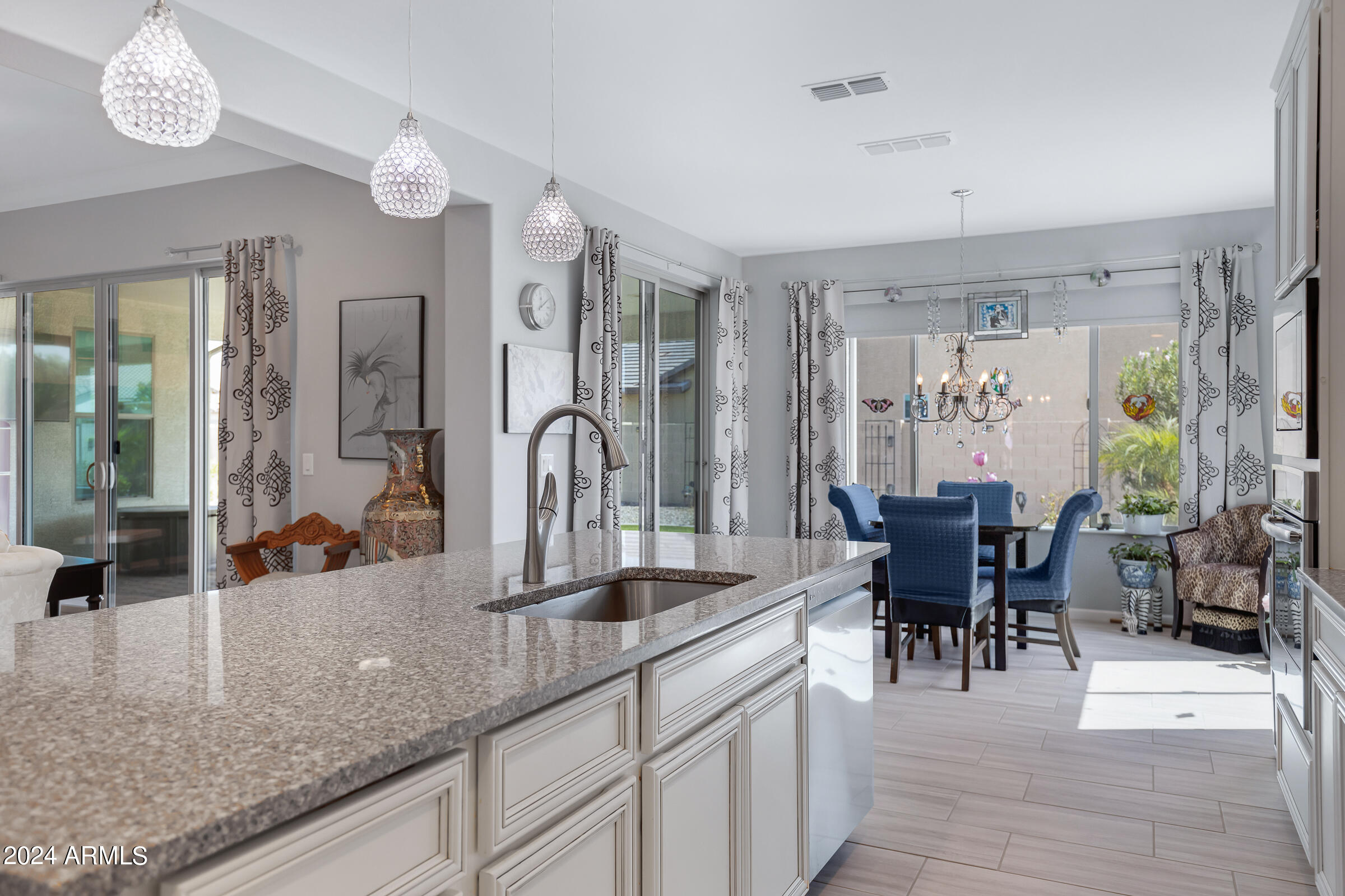 5277 N TONOPAH Drive